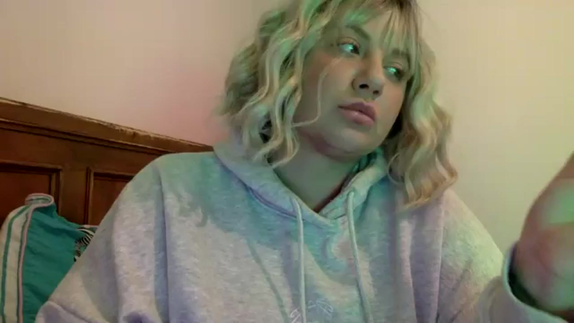 Gallery image thumbnail from Pandabella's myfreecams stream on, 10/06/2024, 22:42 image 6 of 20