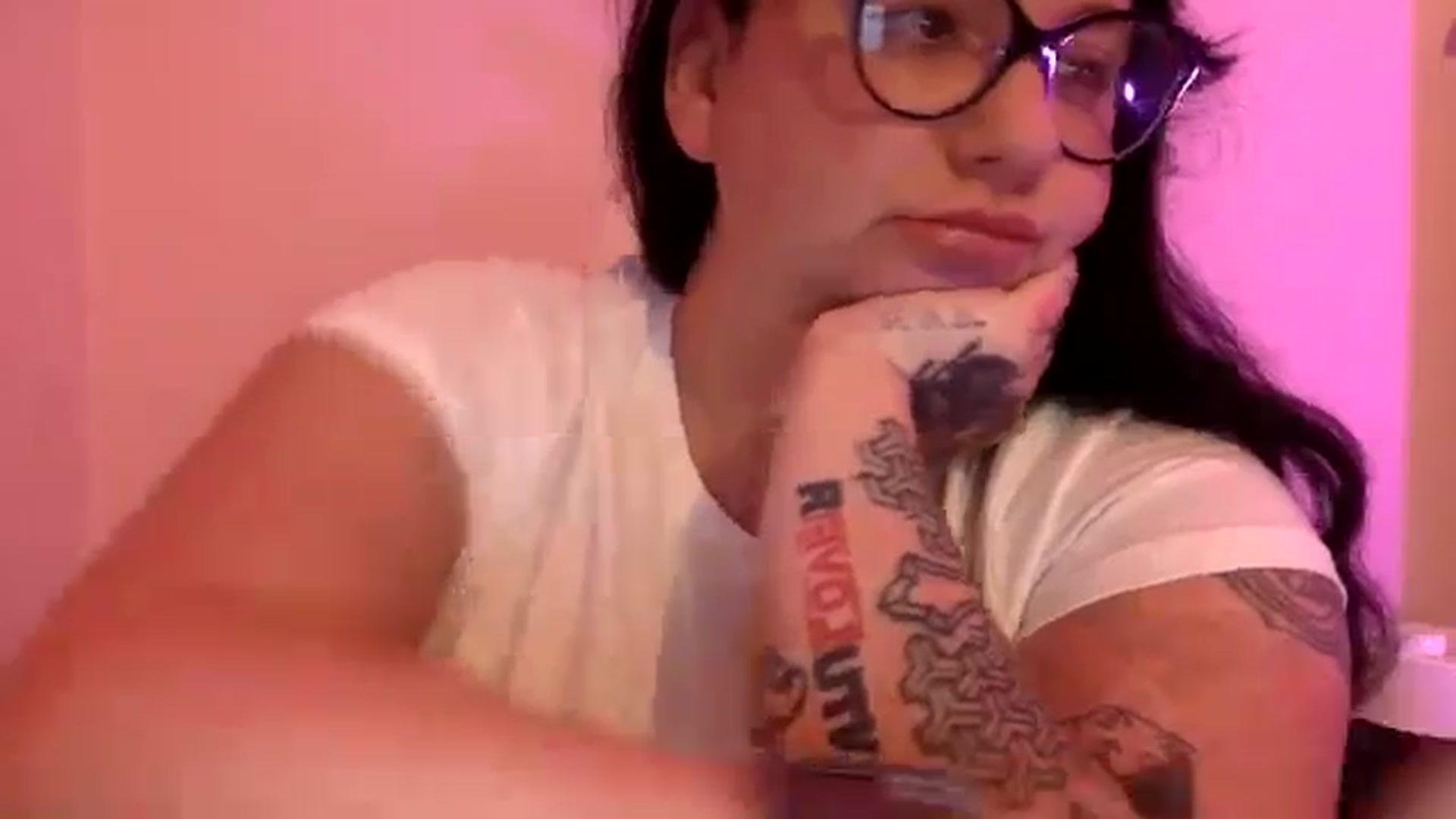 Gallery image thumbnail from Pandabella's myfreecams stream on, 10/09/2024, 24:06 image 15 of 20