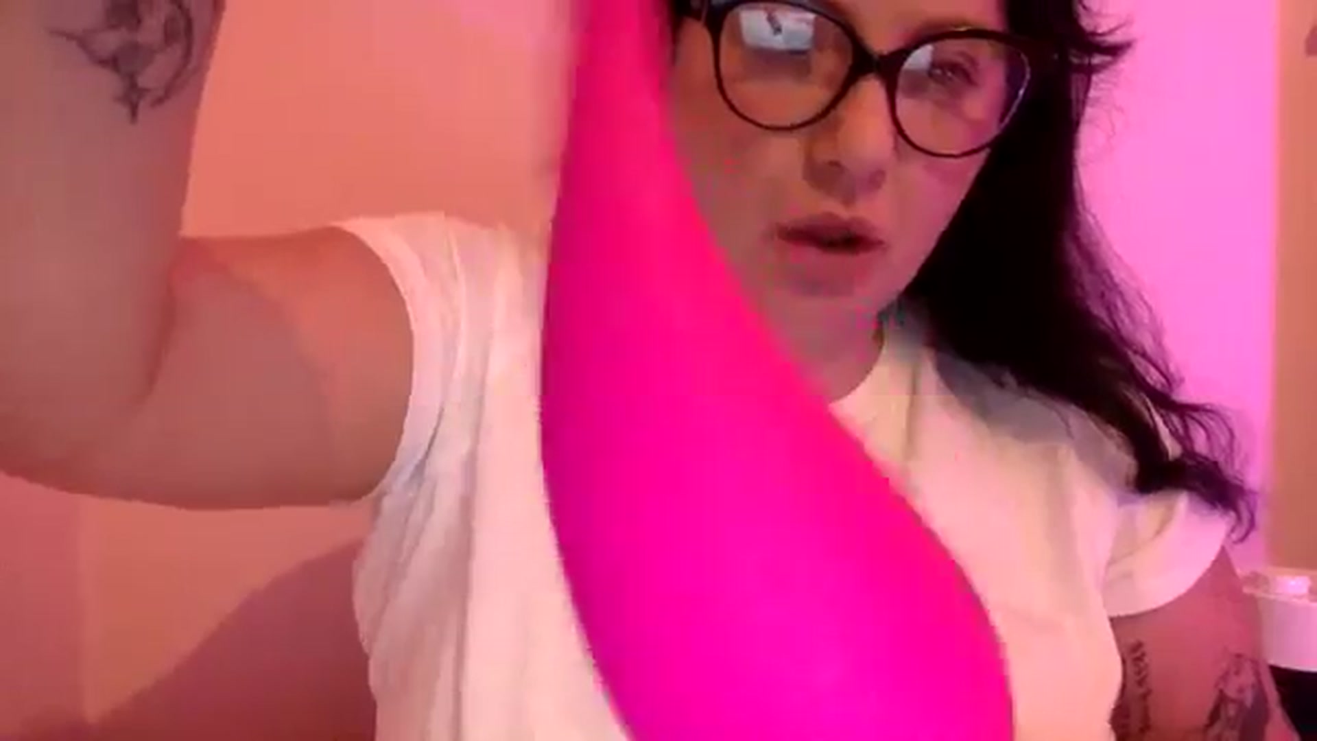 Gallery image thumbnail from Pandabella's myfreecams stream on, 10/09/2024, 24:06 image 16 of 20