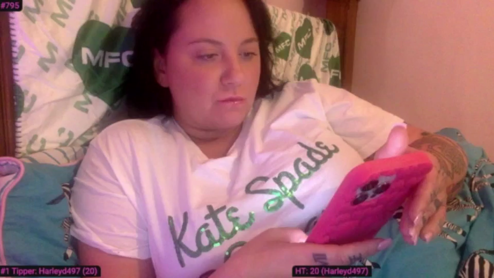 Gallery image thumbnail from Pandabella's myfreecams stream on, 10/16/2024, 24:03 image 14 of 20