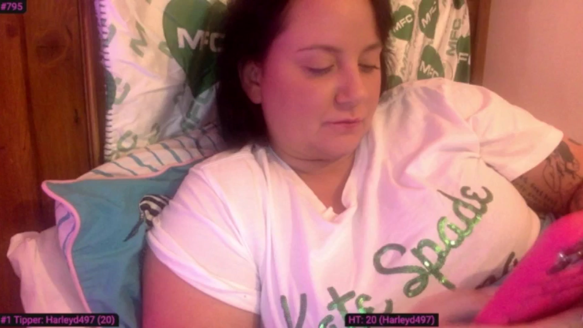 Gallery image thumbnail from Pandabella's myfreecams stream on, 10/16/2024, 24:03 image 18 of 20