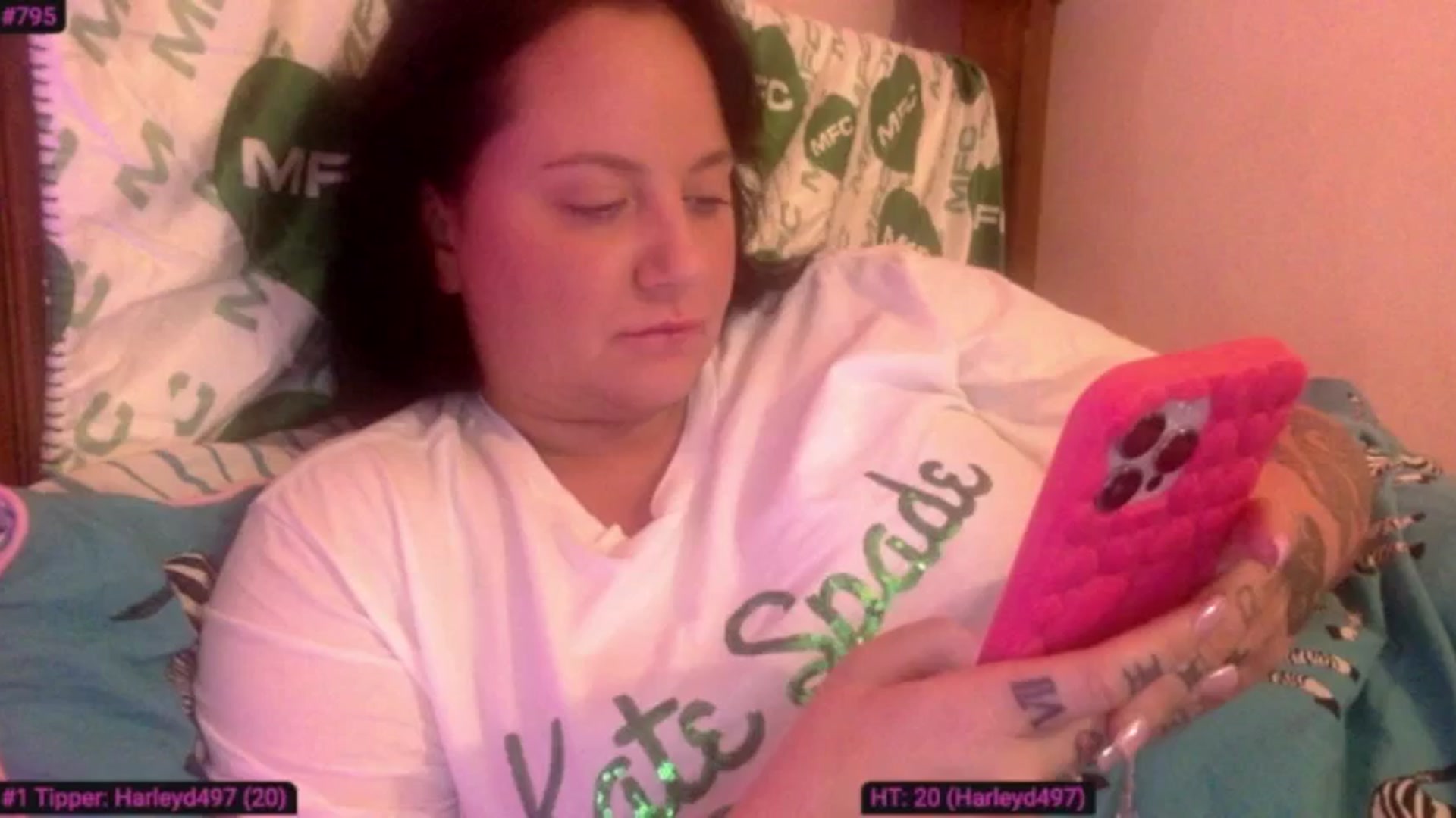 Gallery image thumbnail from Pandabella's myfreecams stream on, 10/16/2024, 24:03 image 15 of 20