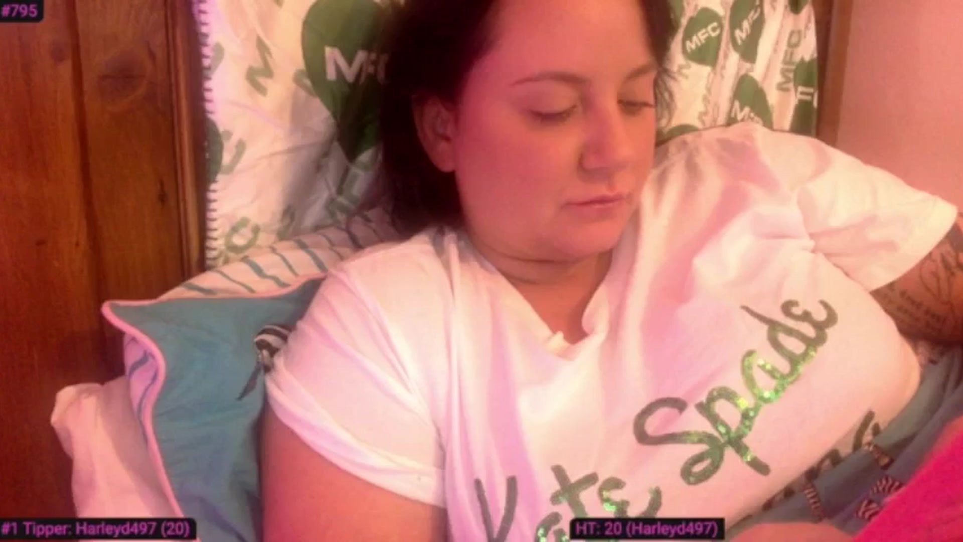 Gallery image thumbnail from Pandabella's myfreecams stream on, 10/16/2024, 24:03 image 17 of 20