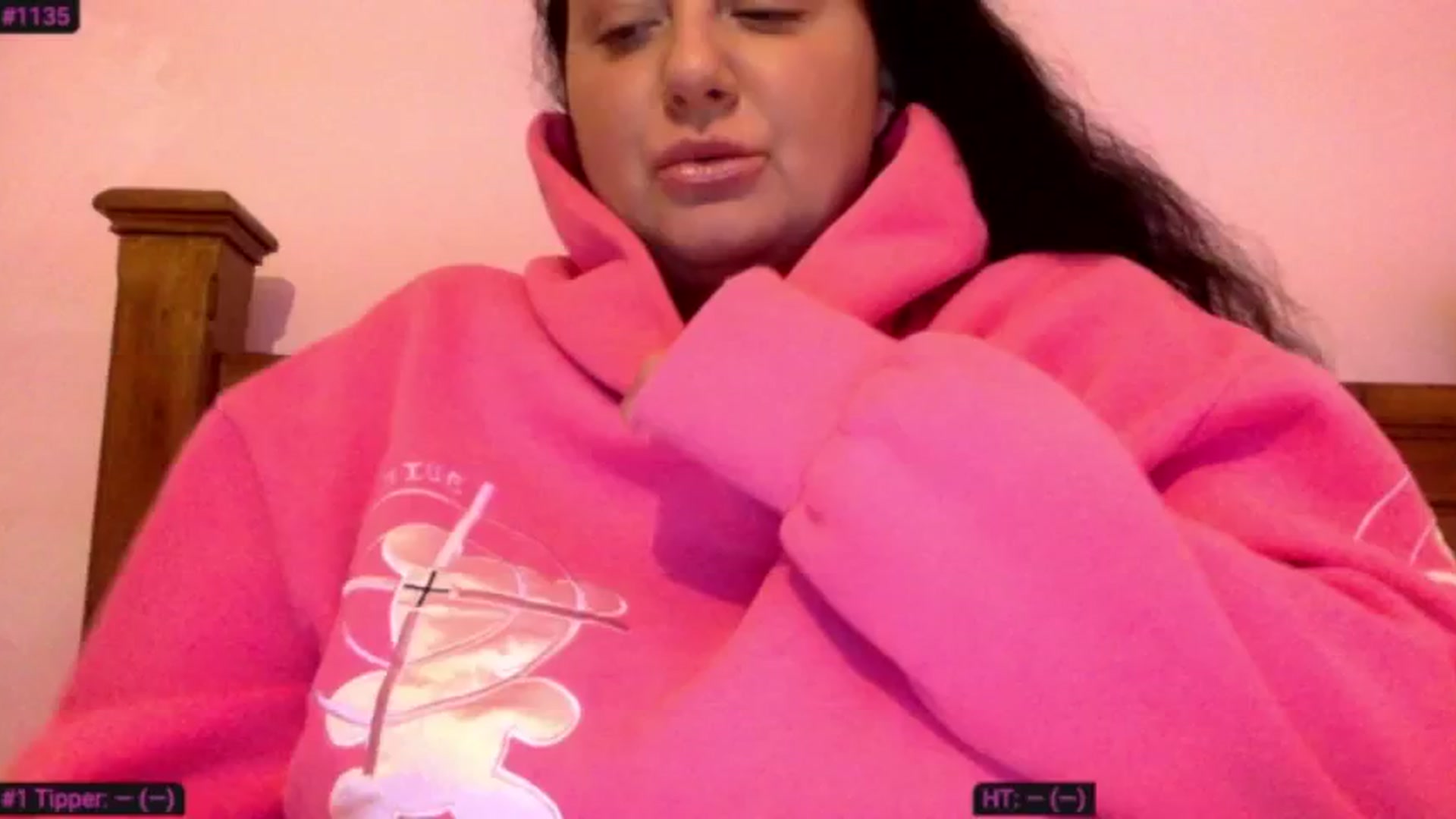 Gallery image thumbnail from Pandabella's myfreecams stream on, 10/27/2024, 21:29 image 1 of 20