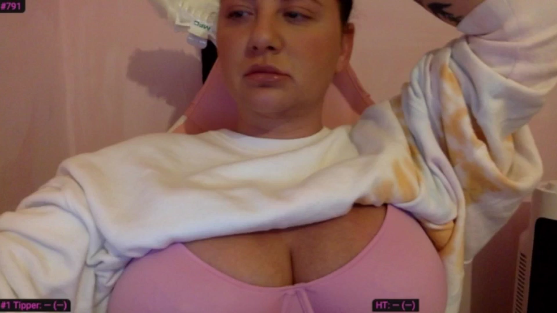 Gallery image thumbnail from Pandabella's myfreecams stream on, 10/28/2024, 21:24 image 15 of 20
