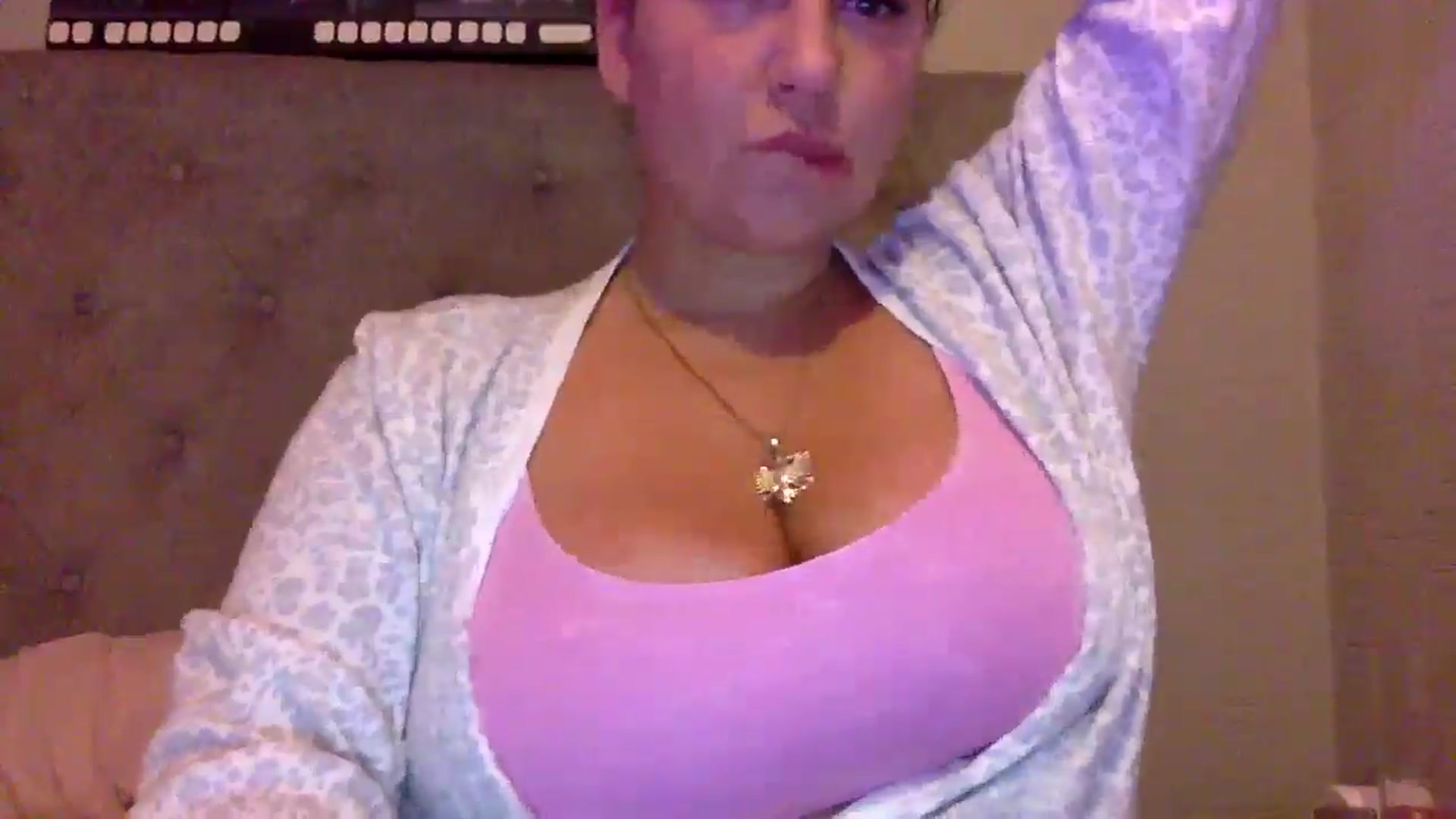 Gallery image thumbnail from Pandabella's myfreecams stream on, 01/28/2025, 22:32 image 5 of 20