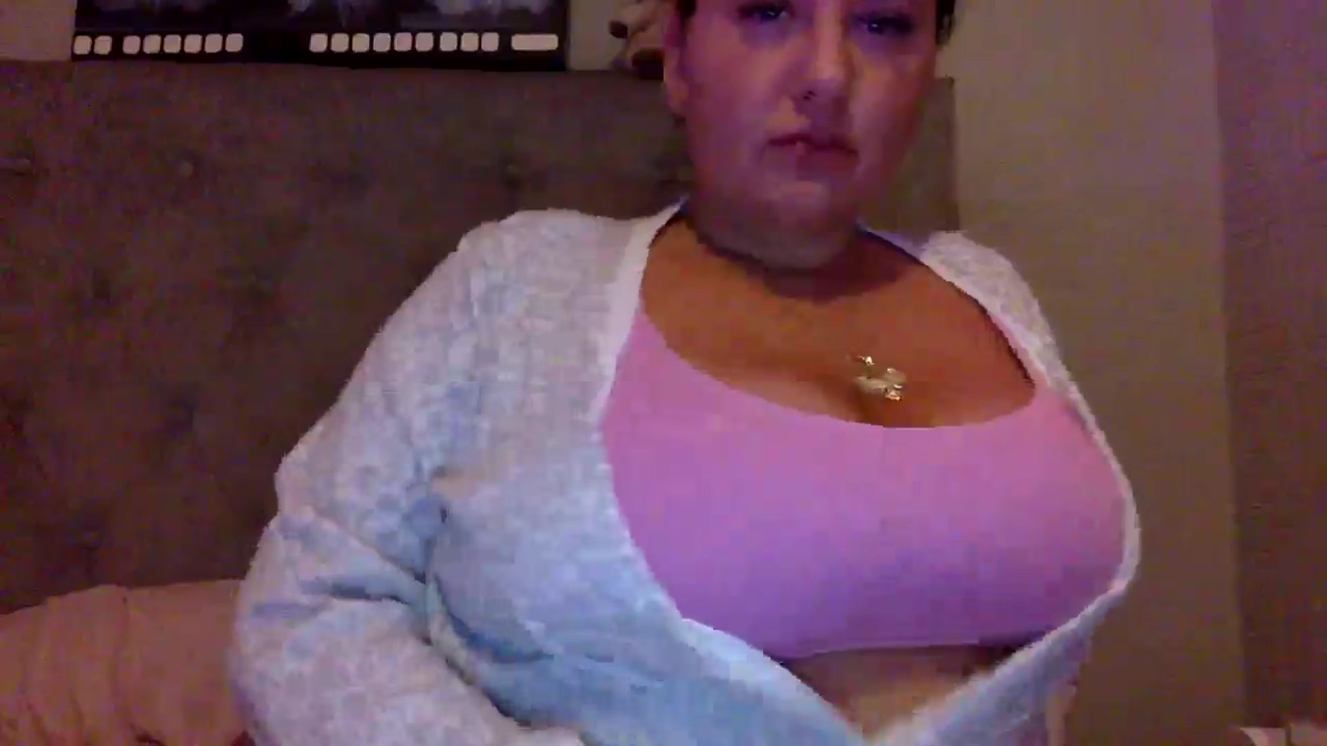 Gallery image thumbnail from Pandabella's myfreecams stream on, 01/28/2025, 22:32 image 4 of 20