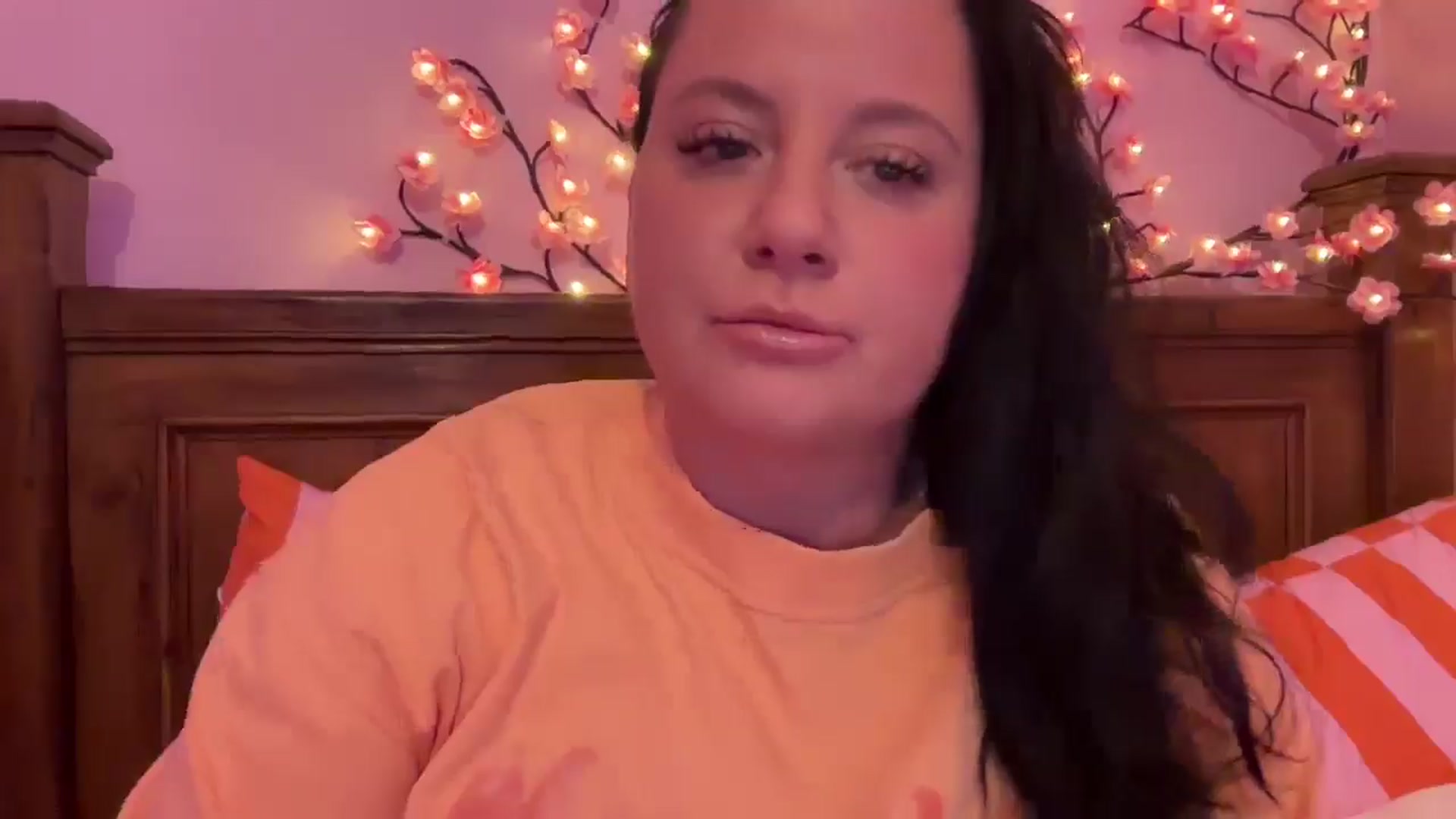 Gallery image thumbnail from Pandabella's myfreecams stream on, 04/01/2025, 23:43 image 2 of 20
