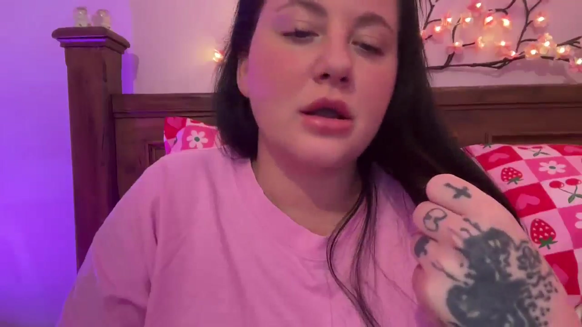 Gallery image thumbnail from Pandabella's myfreecams stream on, 04/13/2025, 22:20 image 7 of 20