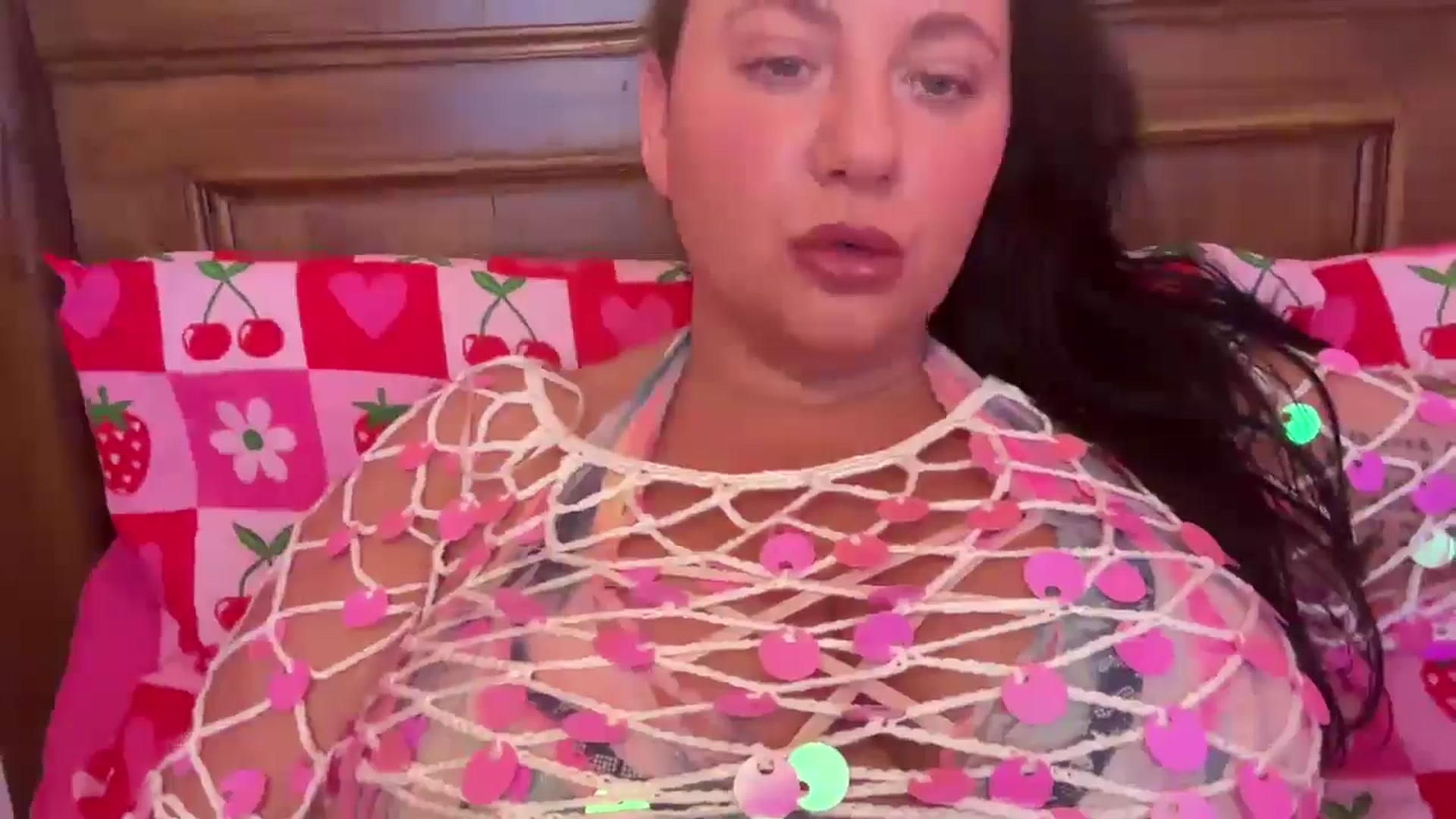 Gallery image thumbnail from Pandabella's myfreecams stream on, 04/24/2025, 01:28 image 2 of 20