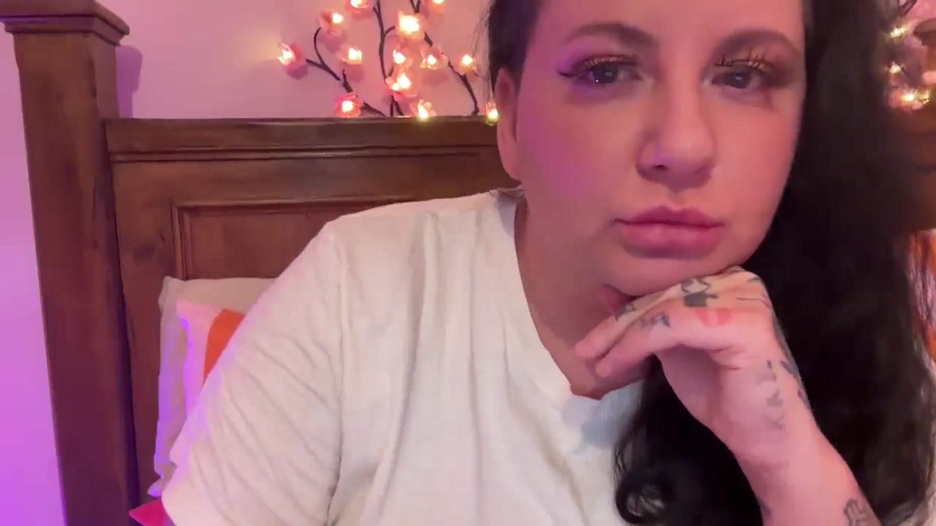 Gallery image thumbnail from Pandabella's myfreecams stream on, 05/27/2025, 21:48 image 10 of 20
