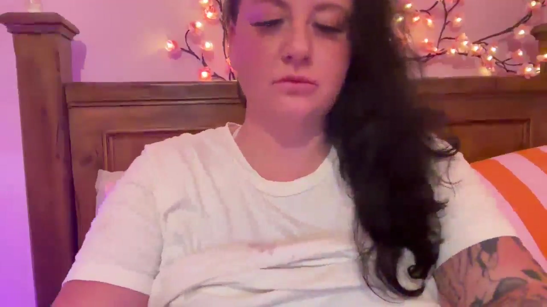 Gallery image thumbnail from Pandabella's myfreecams stream on, 05/27/2025, 21:48 image 15 of 20