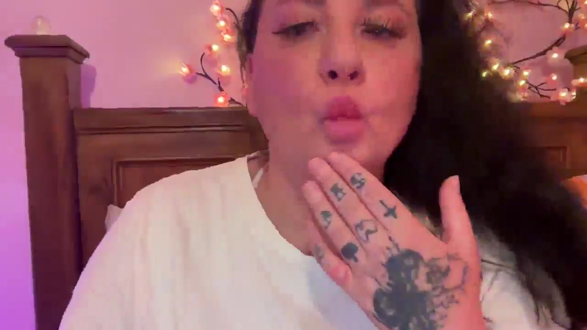 Gallery image thumbnail from Pandabella's myfreecams stream on, 05/27/2025, 21:48 image 4 of 20