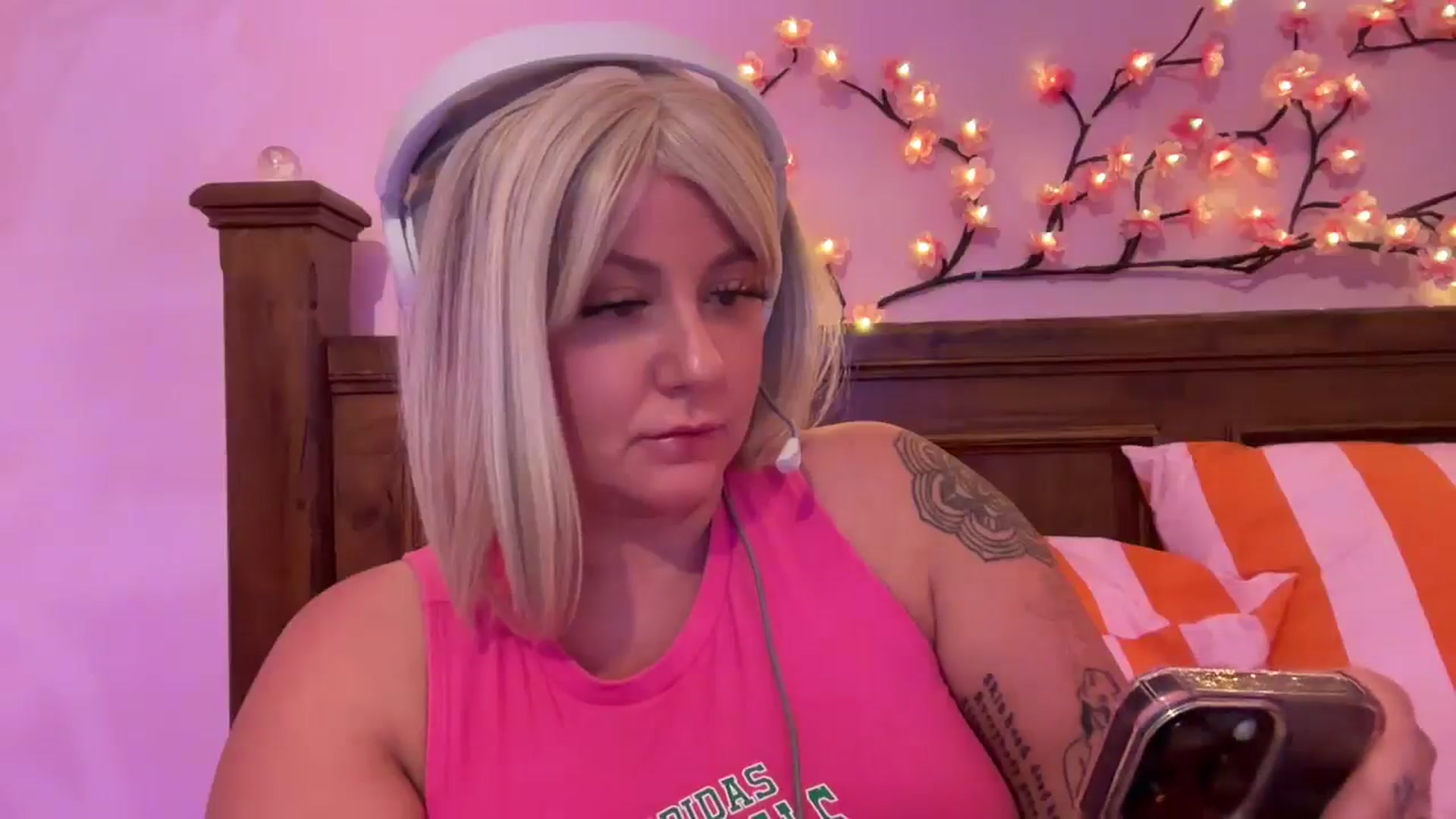 Gallery image thumbnail from Pandabella's myfreecams stream on, 06/01/2025, 23:42 image 19 of 20