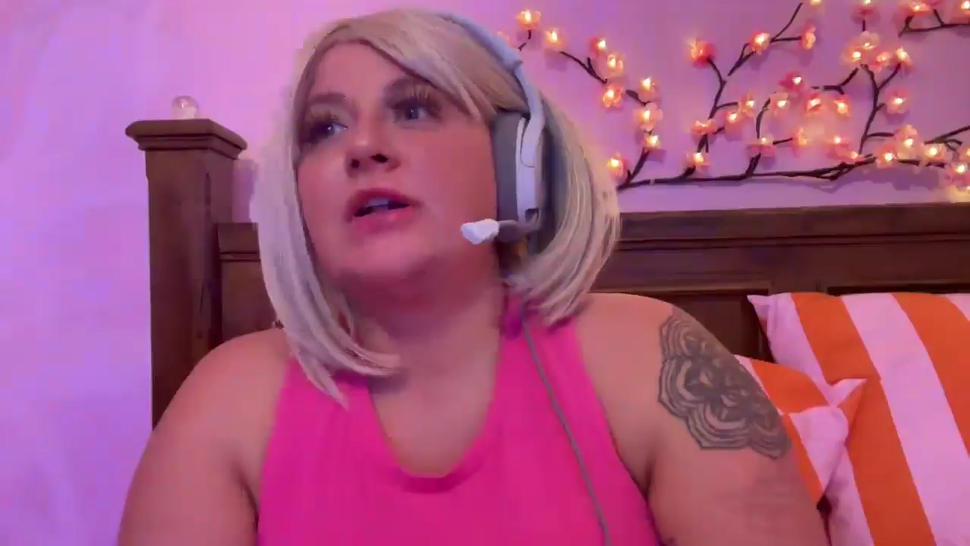 Gallery image thumbnail from Pandabella's myfreecams stream on, 06/01/2025, 23:42 image 17 of 20