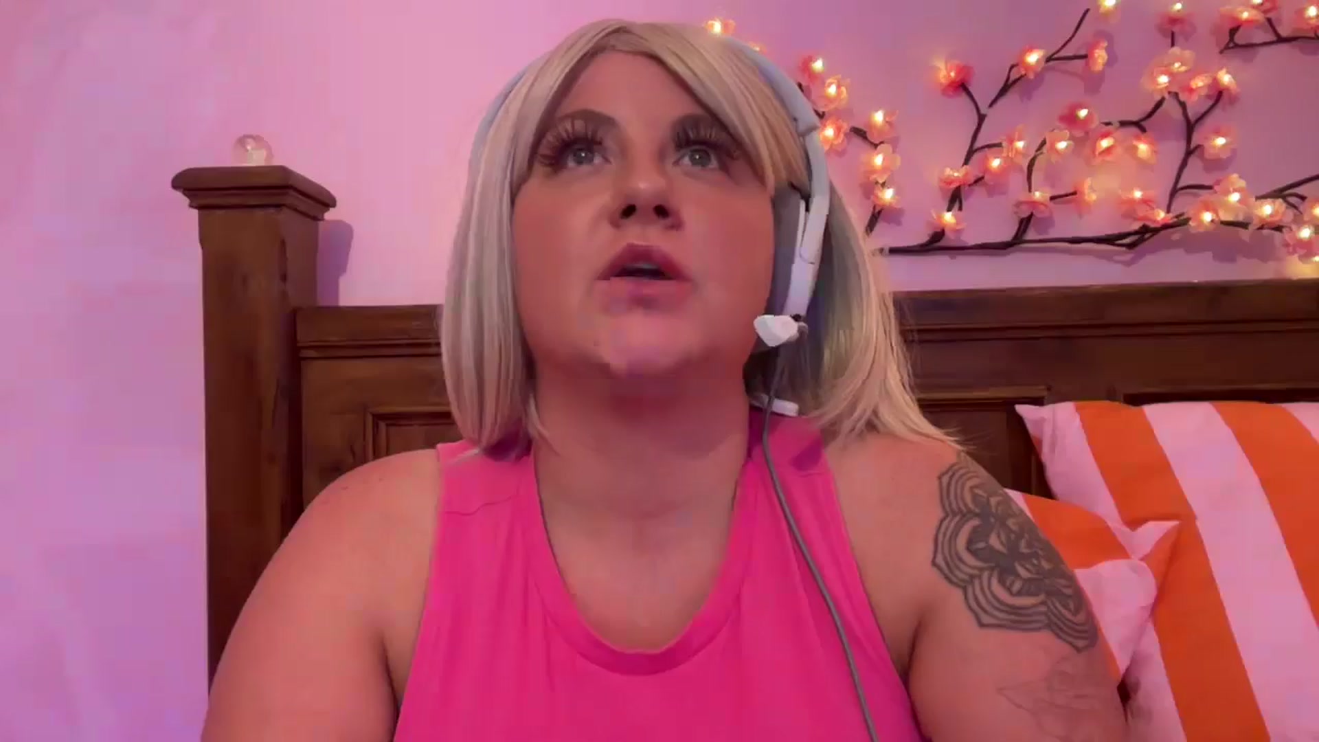 Gallery image thumbnail from Pandabella's myfreecams stream on, 06/01/2025, 23:42 image 16 of 20