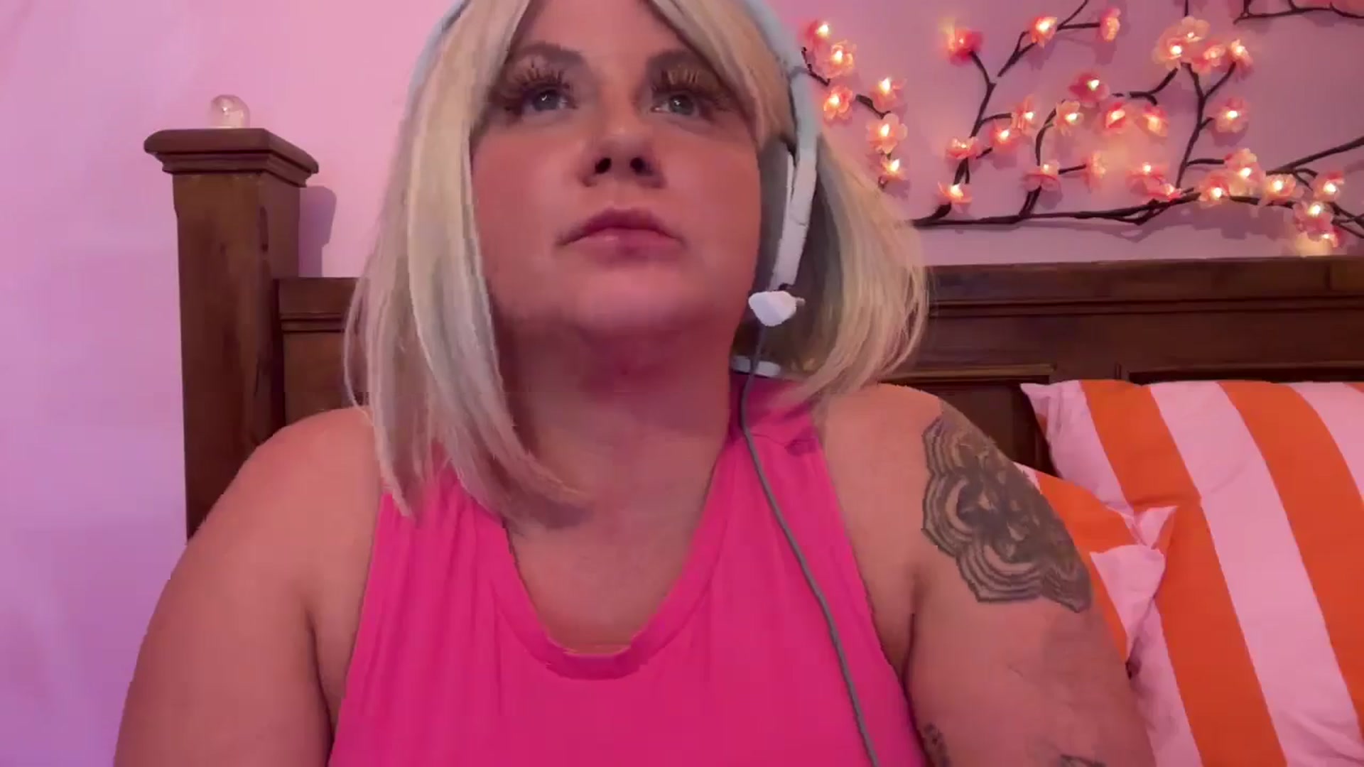 Gallery image thumbnail from Pandabella's myfreecams stream on, 06/01/2025, 23:42 image 6 of 20