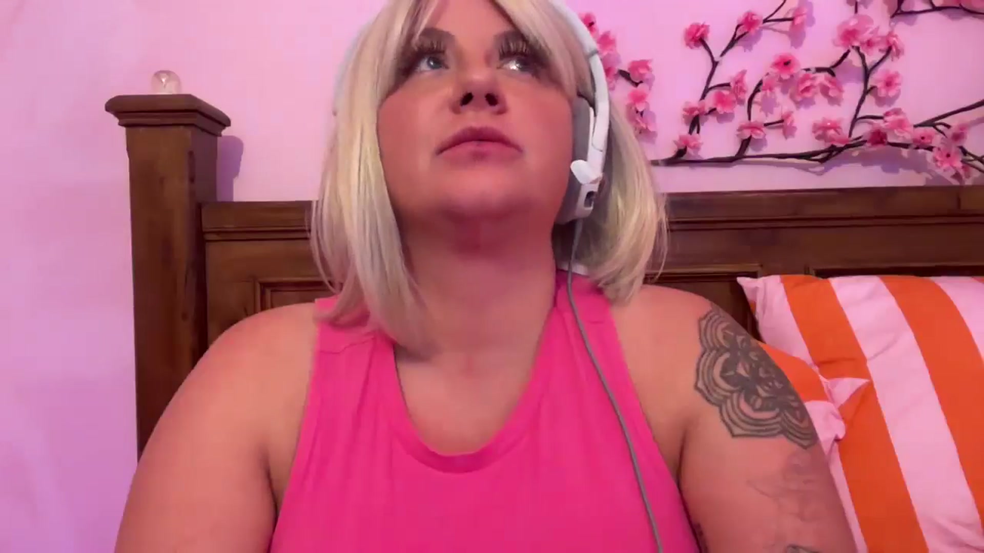 Gallery image thumbnail from Pandabella's myfreecams stream on, 06/01/2025, 23:42 image 2 of 20