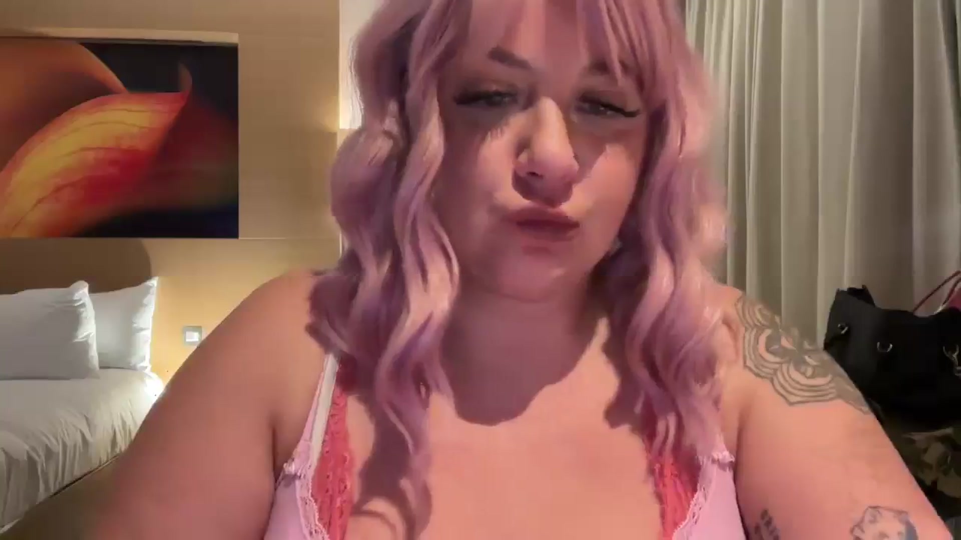 Gallery image thumbnail from Pandabella's myfreecams stream on, 06/06/2025, 02:55 image 9 of 20