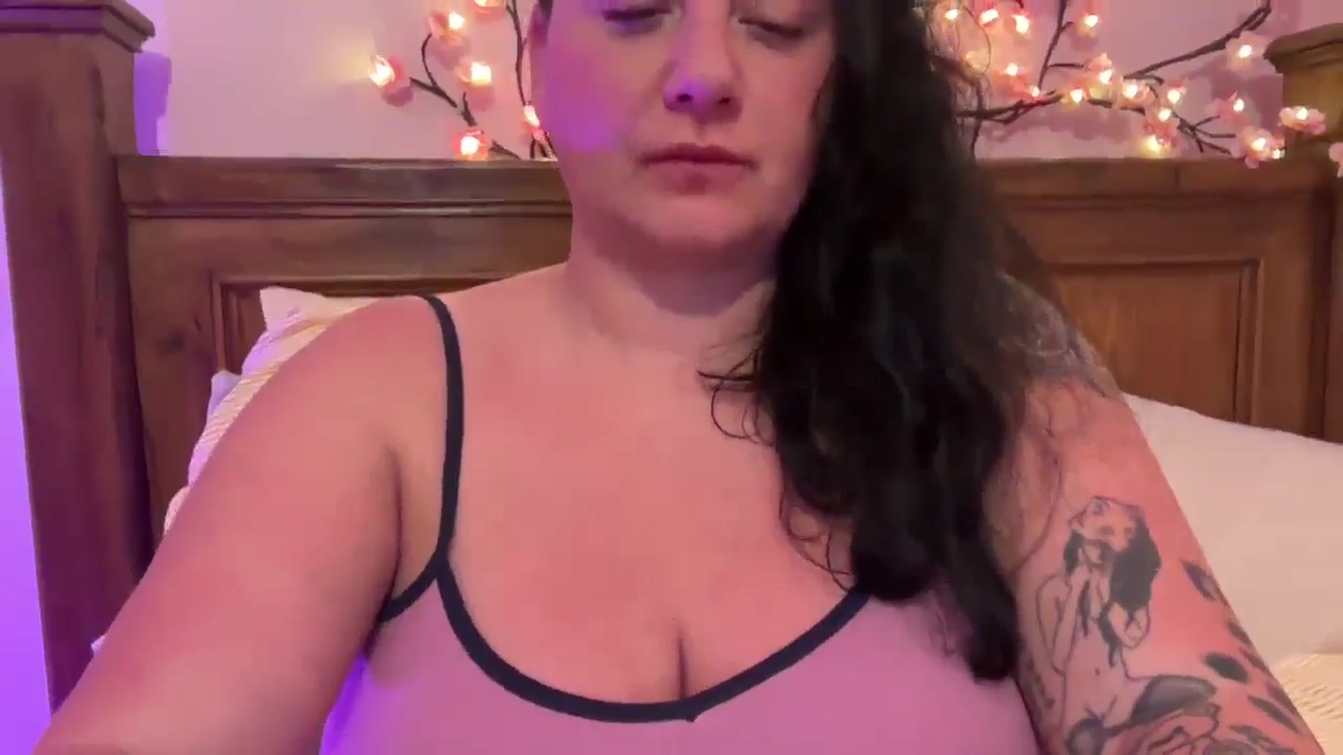 Gallery image thumbnail from Pandabella's myfreecams stream on, 06/24/2025, 22:07 image 8 of 20