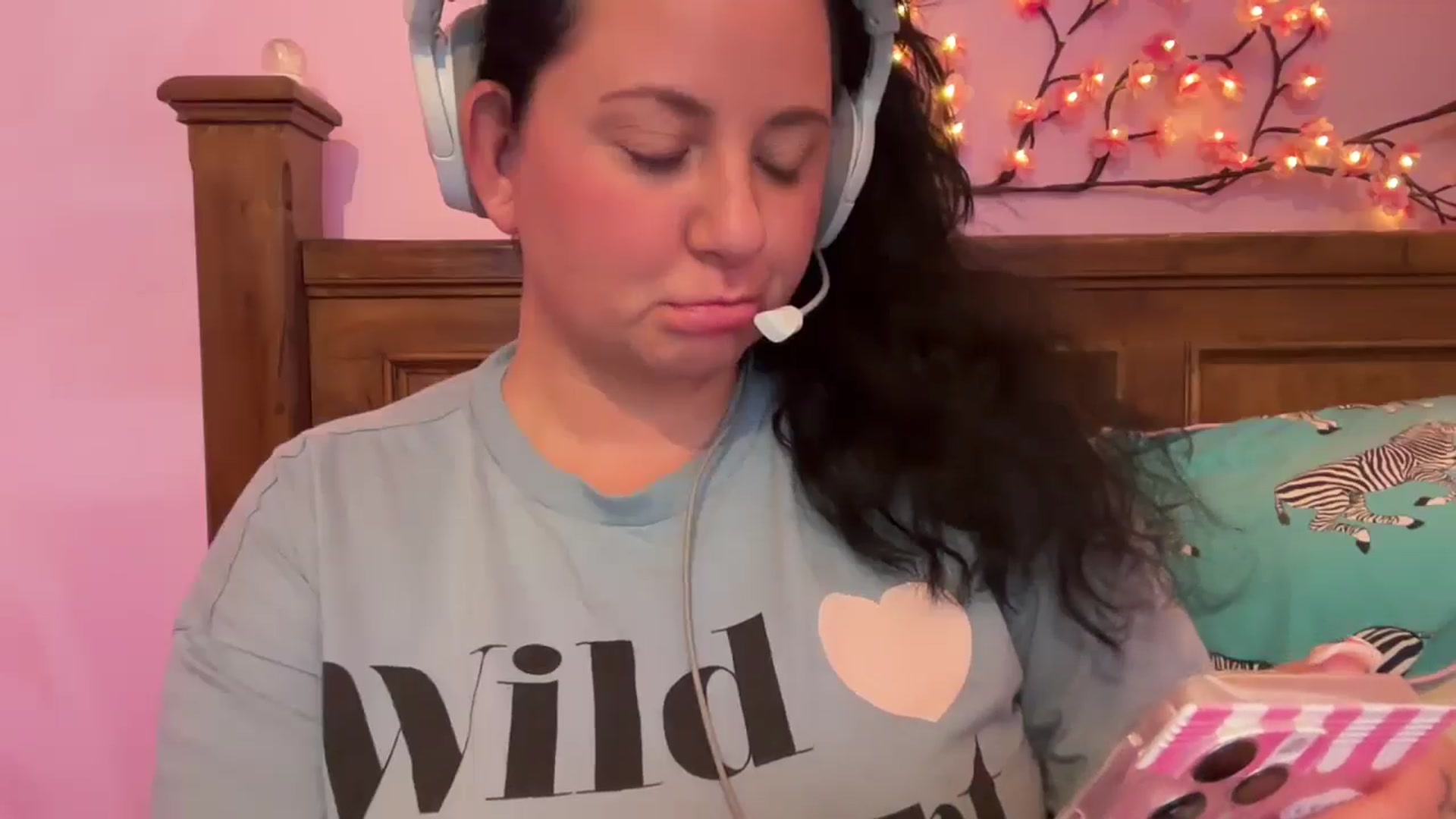 Gallery image thumbnail from Pandabella's myfreecams stream on, 07/01/2025, 16:52 image 18 of 20