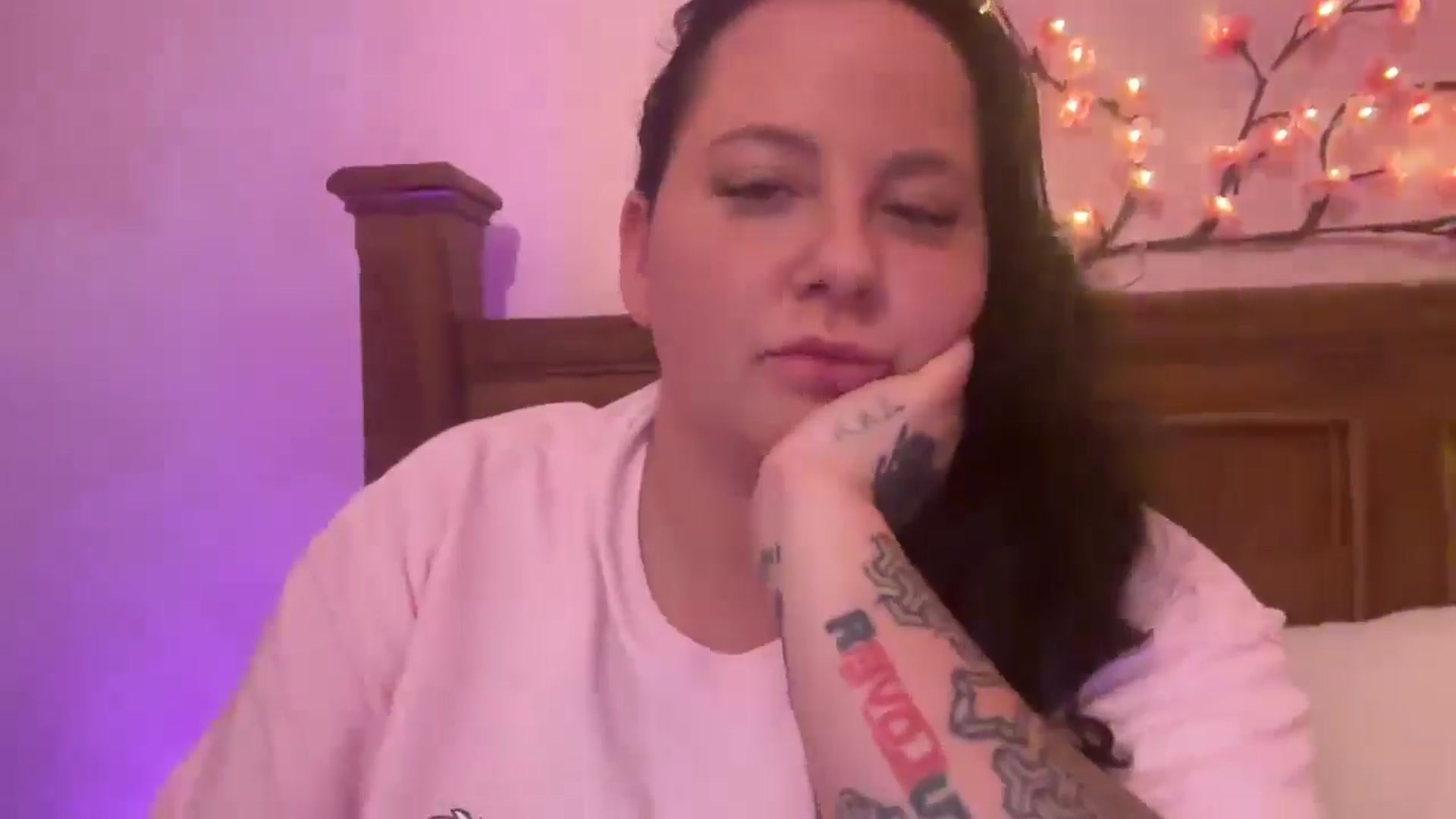 Gallery image thumbnail from Pandabella's myfreecams stream on, 07/18/2025, 23:27 image 14 of 20