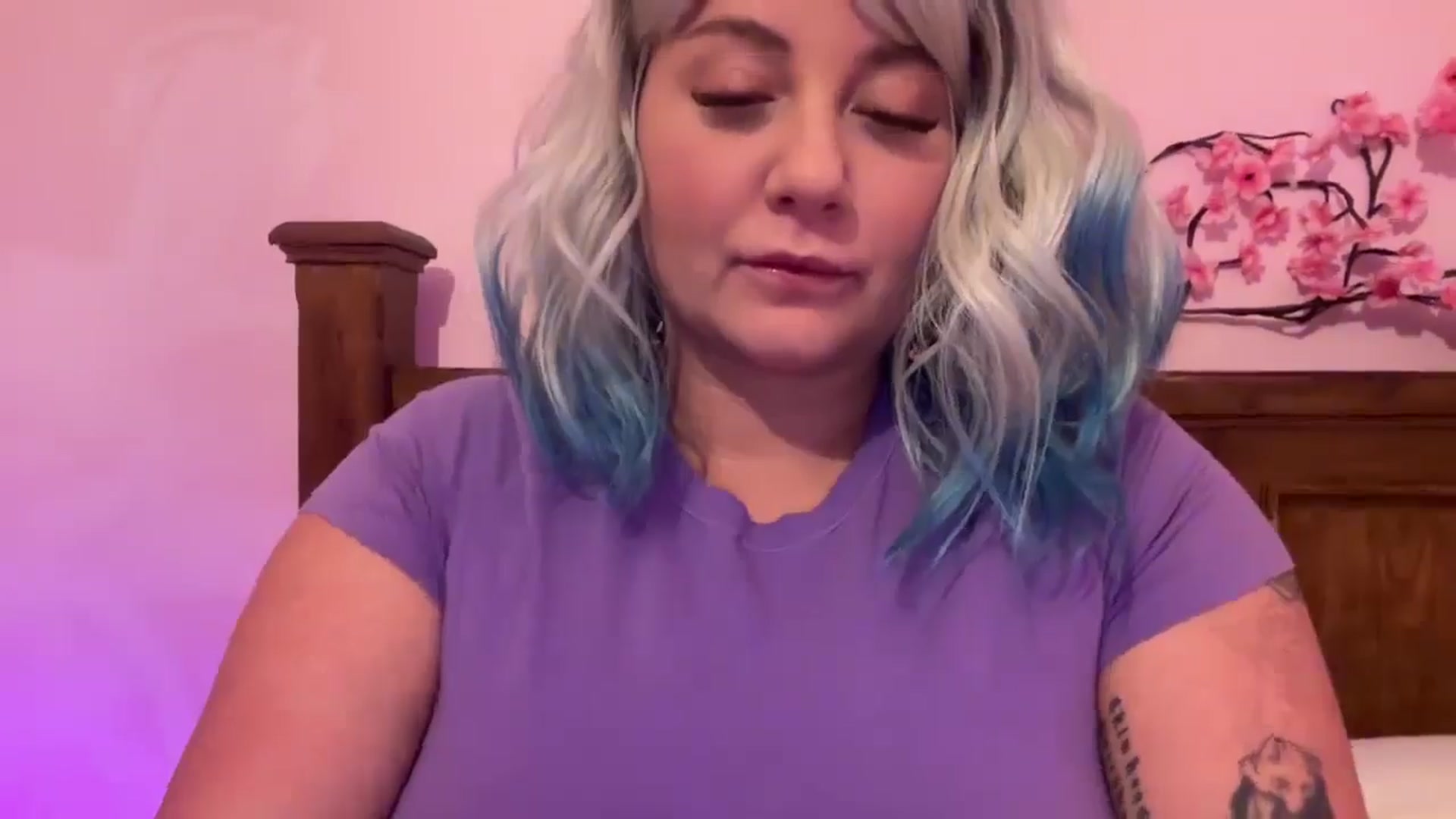 Gallery image thumbnail from Pandabella's myfreecams stream on, 10/13/2025, 23:04 image 2 of 20
