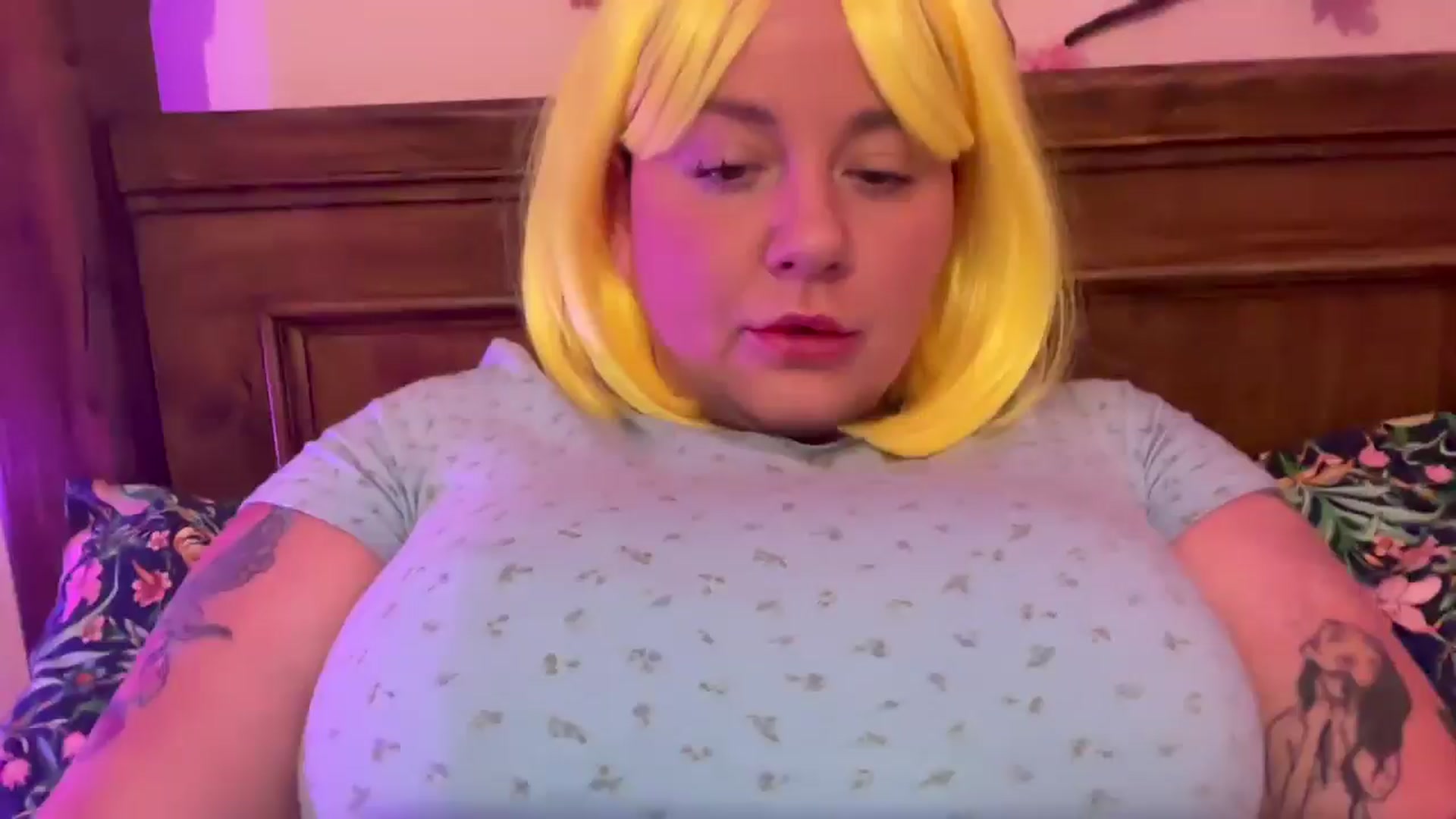 Gallery image thumbnail from Pandabella's myfreecams stream on, 12/28/2025, 23:58 image 3 of 20