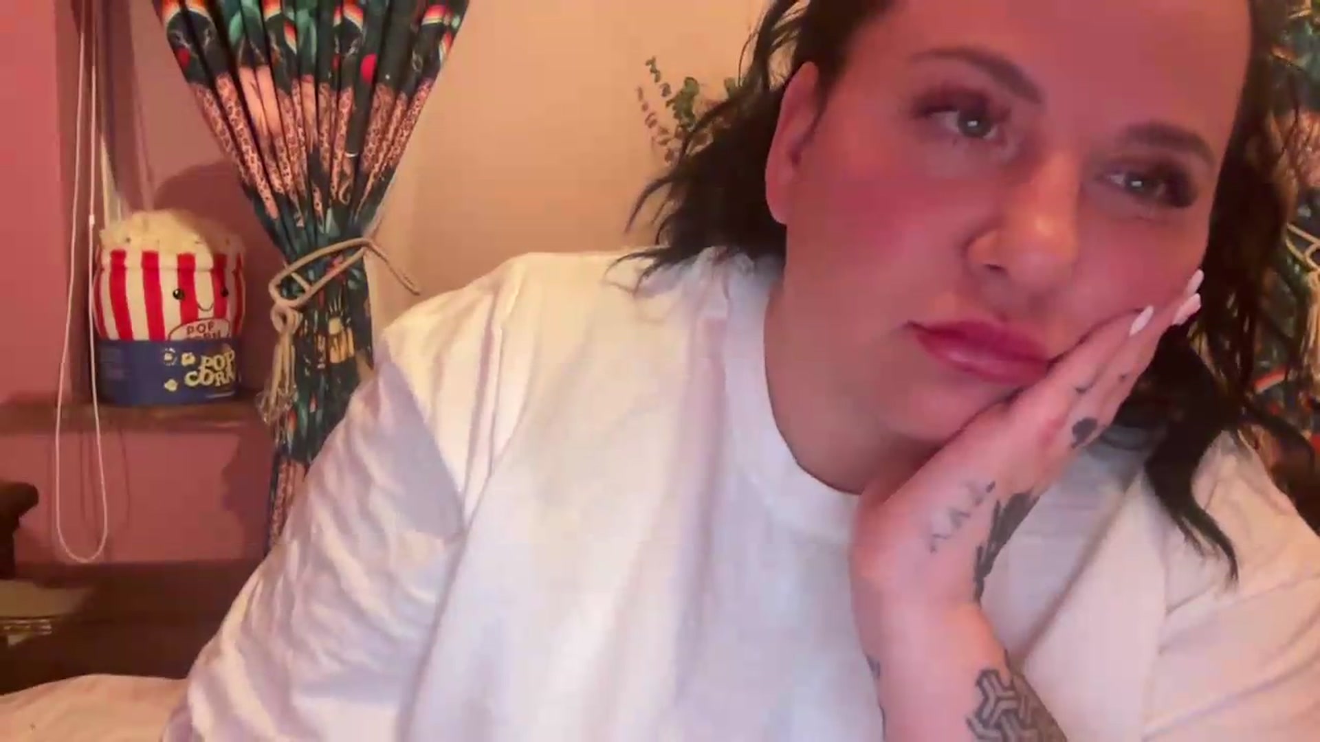 Gallery image thumbnail from Pandabella's myfreecams stream on, 05/01/2026, 23:02 image 15 of 20