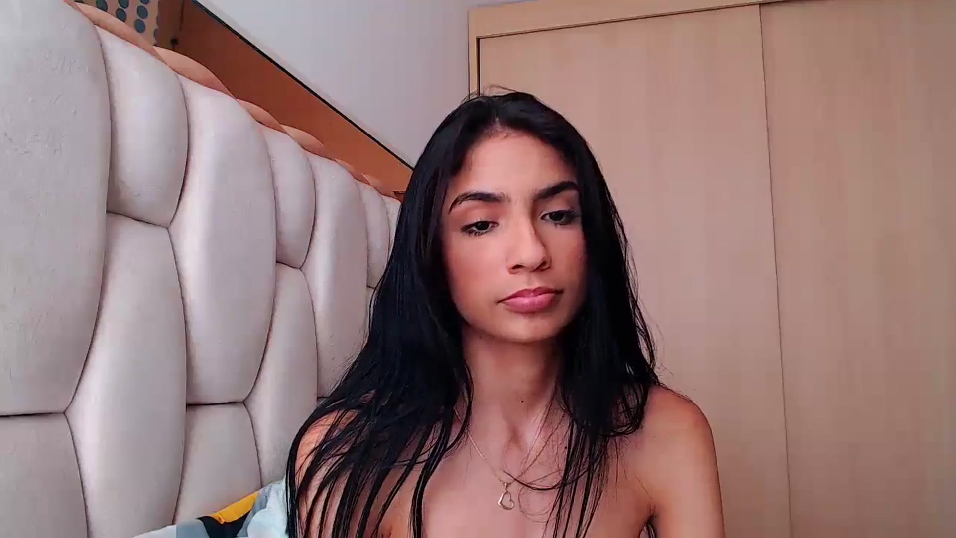 Gallery image thumbnail from Paola_M's myfreecams stream on, 01/03/2024, 17:42 image 14 of 20