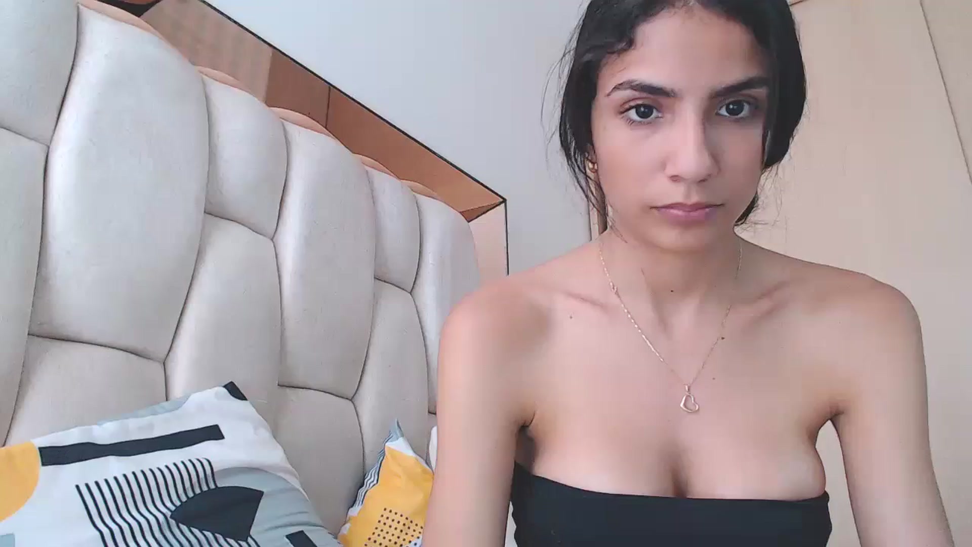 Gallery image thumbnail from Paola_M's myfreecams stream on, 01/10/2024, 15:05 image 1 of 20