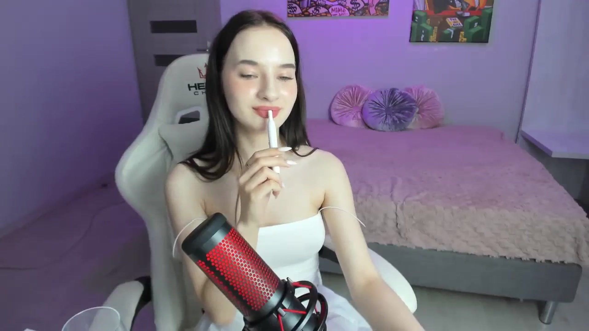 Gallery image thumbnail from Papaya's myfreecams stream on, 08/17/2023, 17:11 image 18 of 20