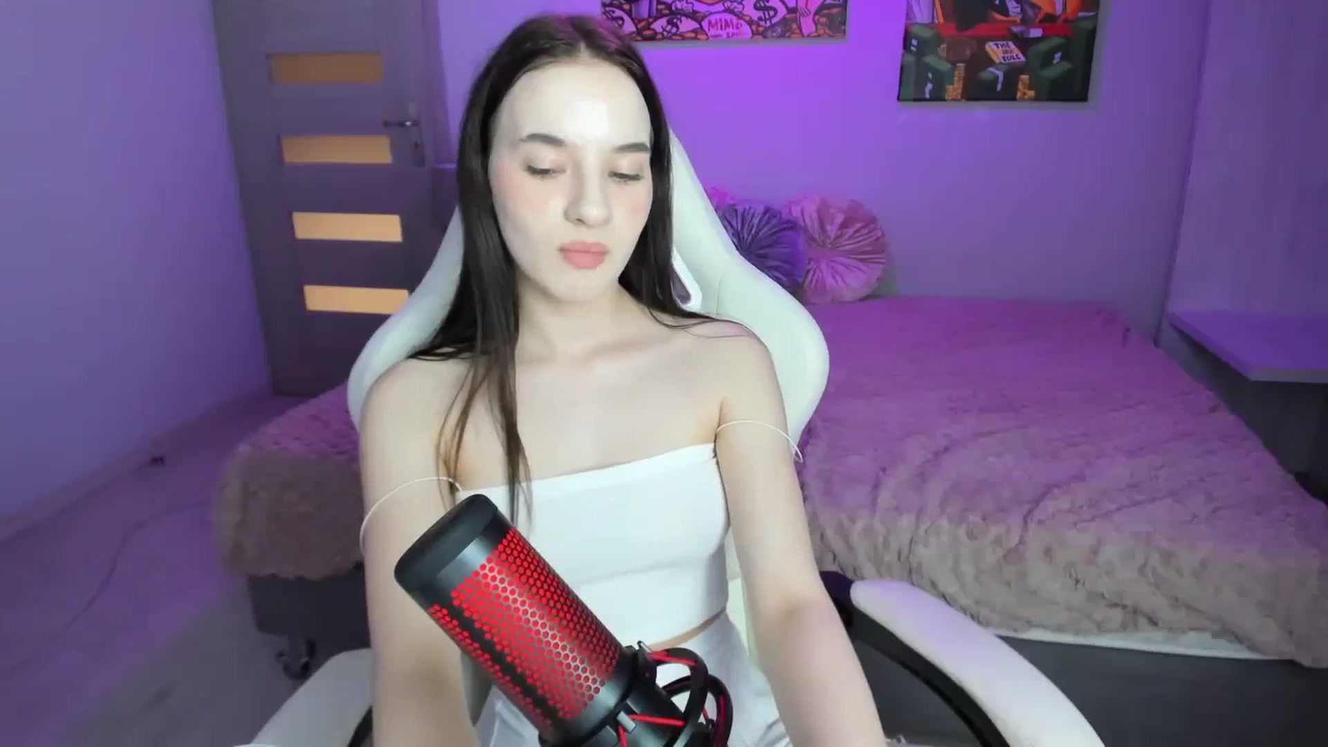 Gallery image thumbnail from Papaya's myfreecams stream on, 08/17/2023, 19:39 image 6 of 20