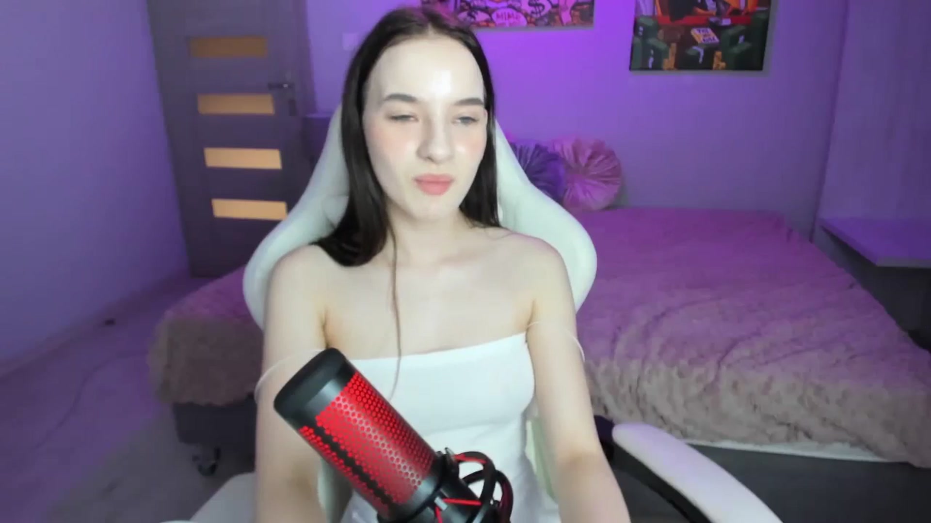 Gallery image thumbnail from Papaya's myfreecams stream on, 08/17/2023, 19:39 image 8 of 20
