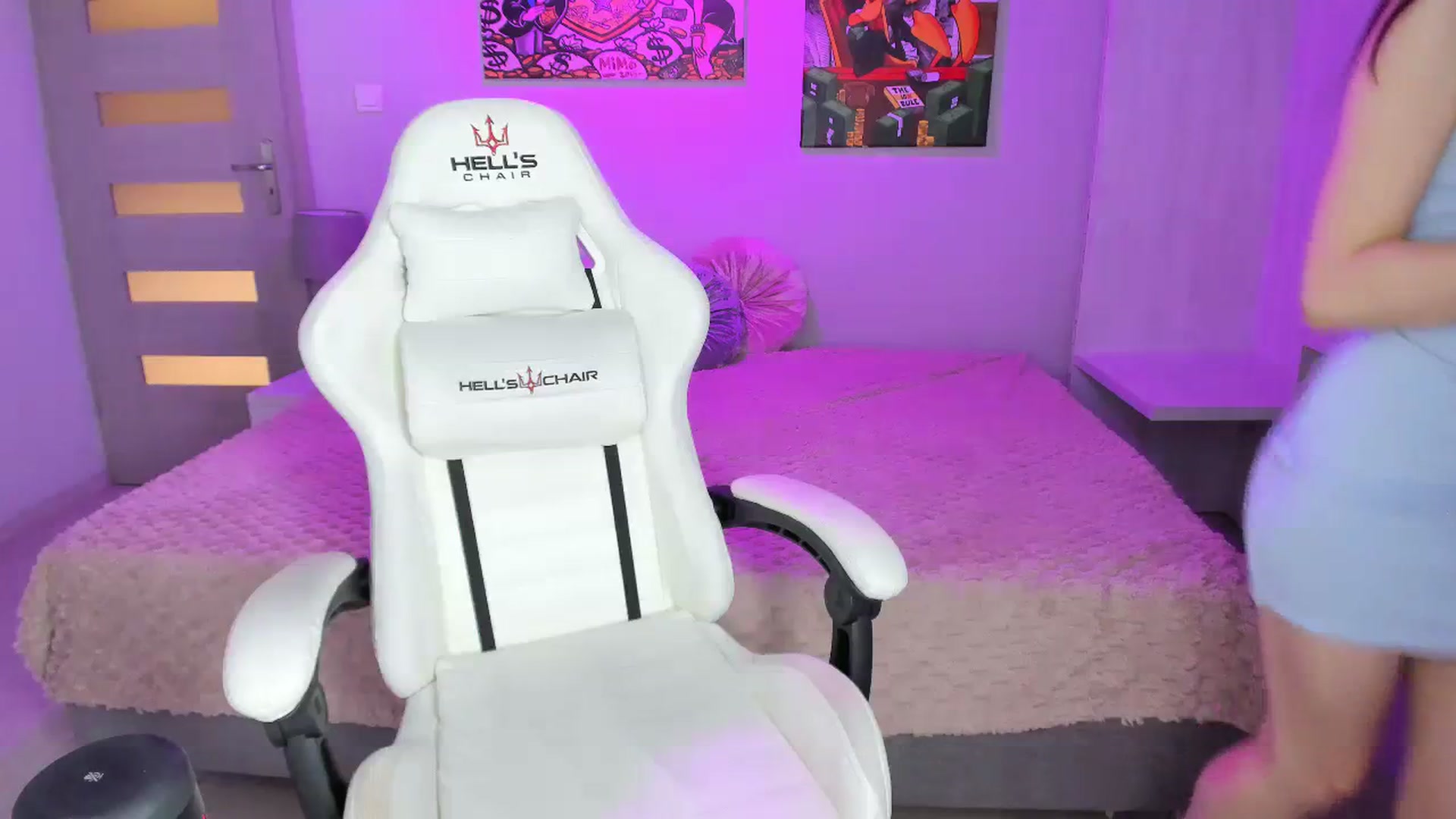 Gallery image thumbnail from Papaya's myfreecams stream on, 08/20/2023, 19:21 image 6 of 20