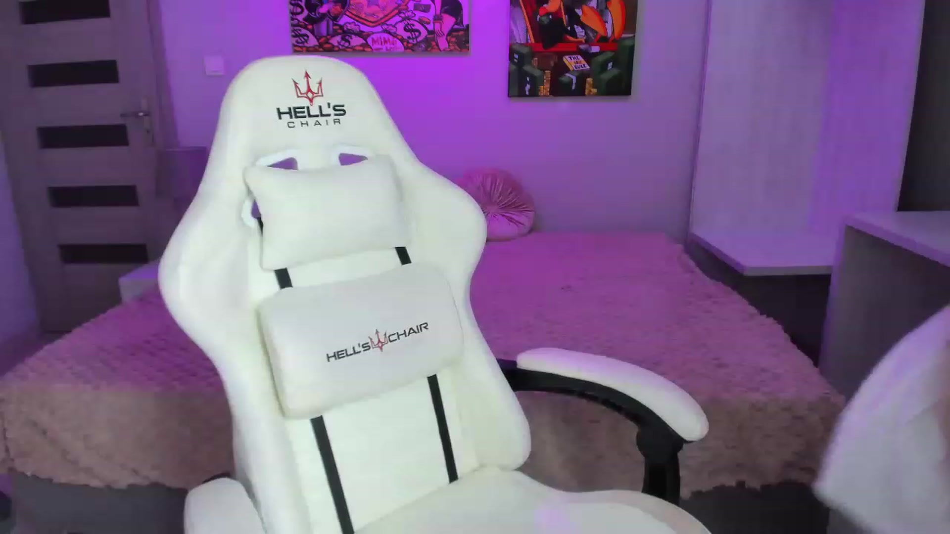 Gallery image thumbnail from Papaya's myfreecams stream on, 08/26/2023, 12:40 image 19 of 20