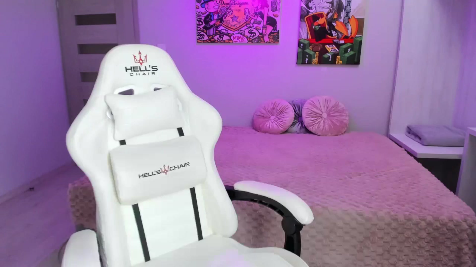 Gallery image thumbnail from Papaya's myfreecams stream on, 08/30/2023, 16:00 image 17 of 20