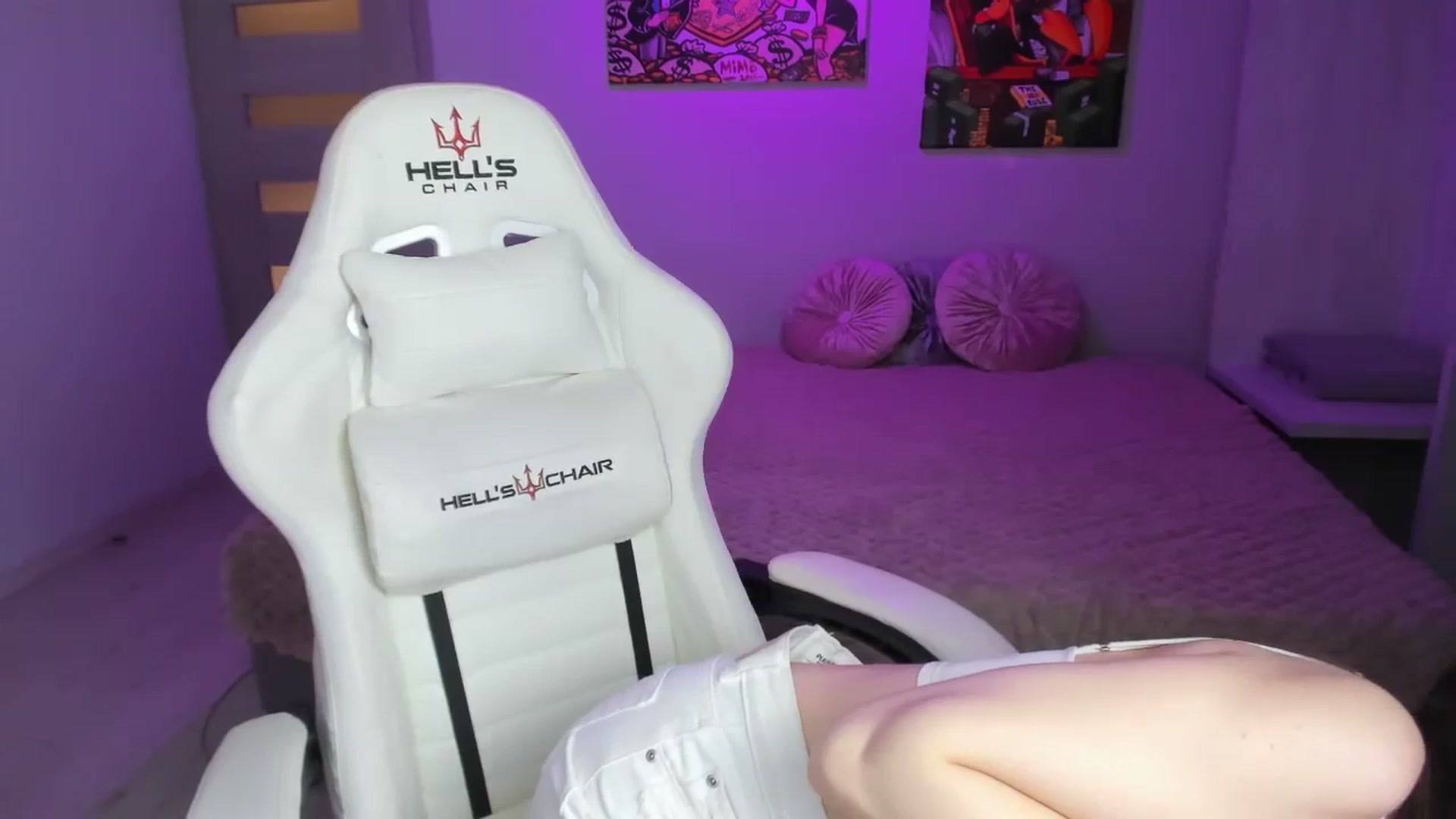 Gallery image thumbnail from Papaya's myfreecams stream on, 08/30/2023, 20:00 image 7 of 20