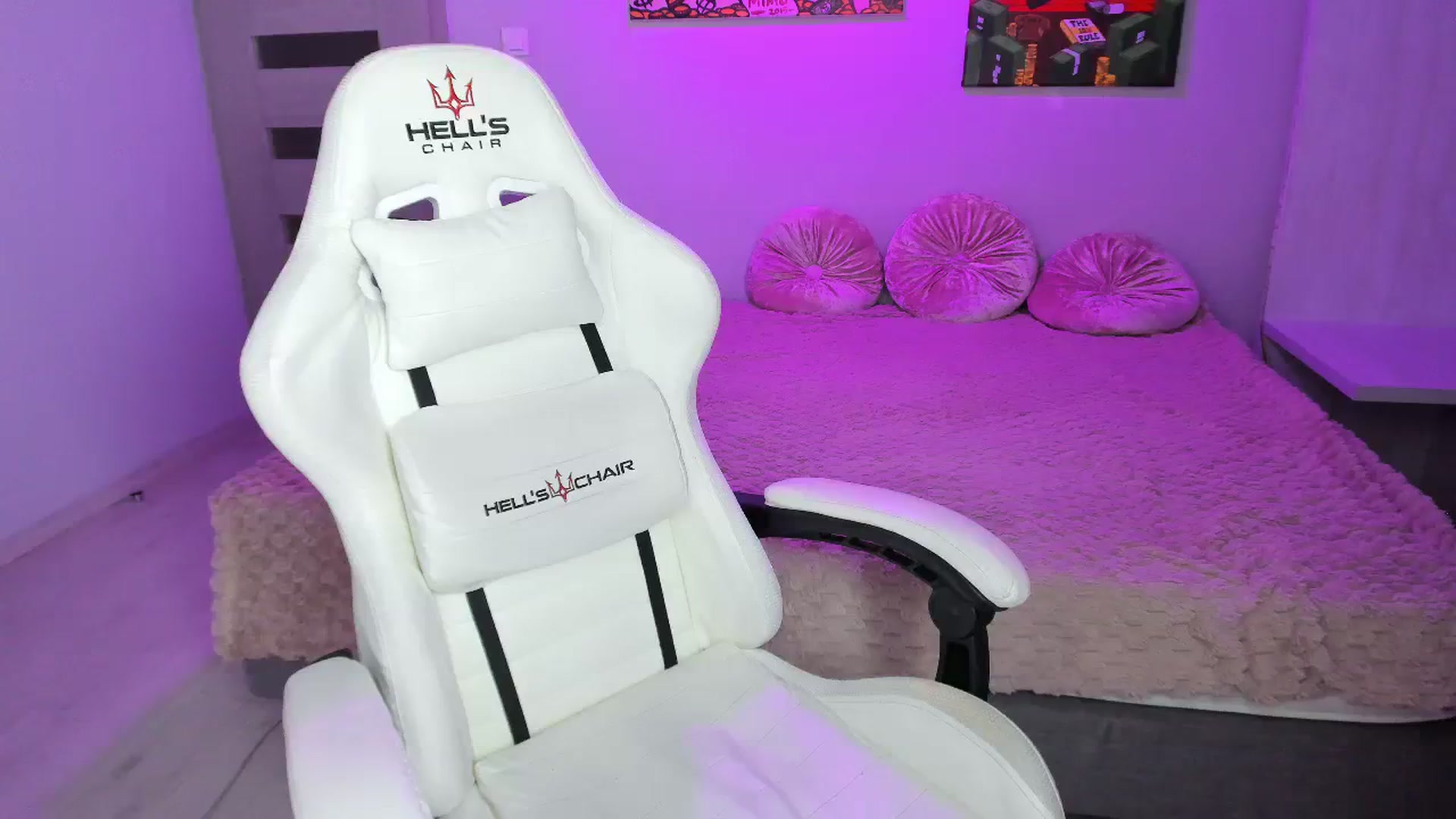 Gallery image thumbnail from Papaya's myfreecams stream on, 09/22/2023, 18:39 image 5 of 20