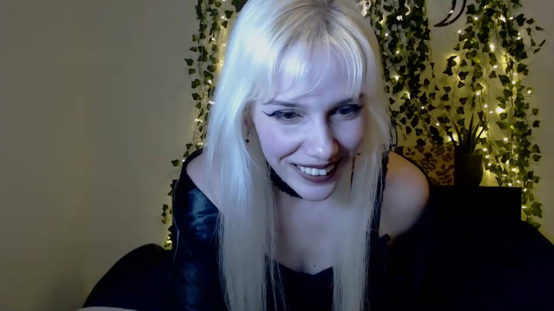 Gallery image thumbnail from PaperTigerRin's myfreecams stream on, 02/19/2023, 06:06 image 6 of 20