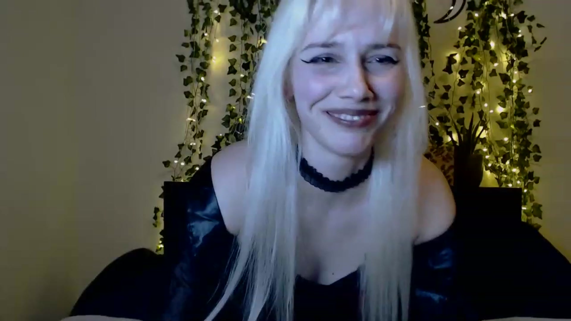 Gallery image thumbnail from PaperTigerRin's myfreecams stream on, 02/19/2023, 06:06 image 3 of 20