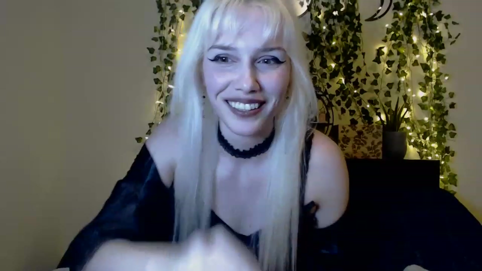 Gallery image thumbnail from PaperTigerRin's myfreecams stream on, 02/19/2023, 06:06 image 15 of 20