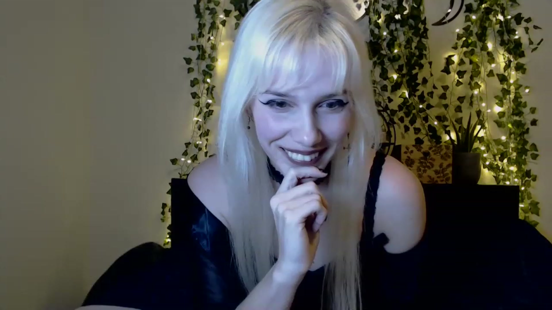Gallery image thumbnail from PaperTigerRin's myfreecams stream on, 02/19/2023, 06:06 image 9 of 20