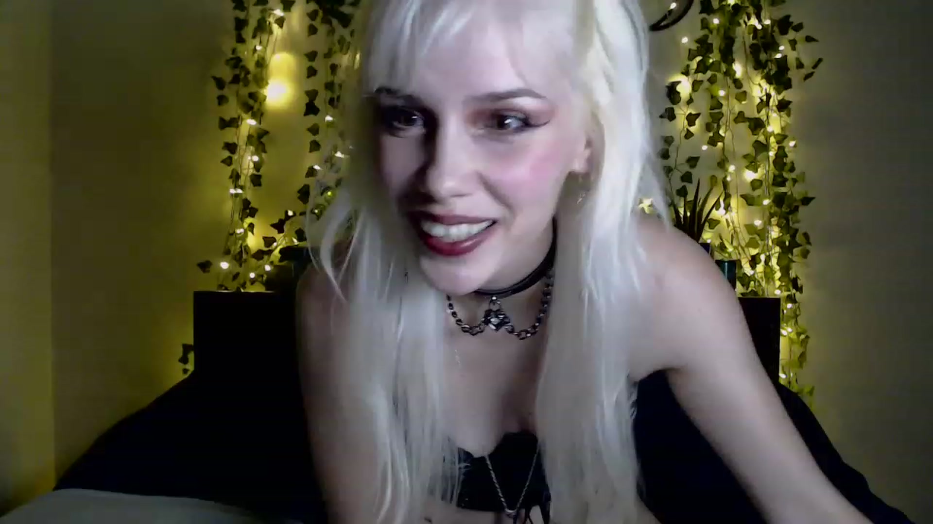Gallery image thumbnail from PaperTigerRin's myfreecams stream on, 03/03/2023, 05:31 image 19 of 20