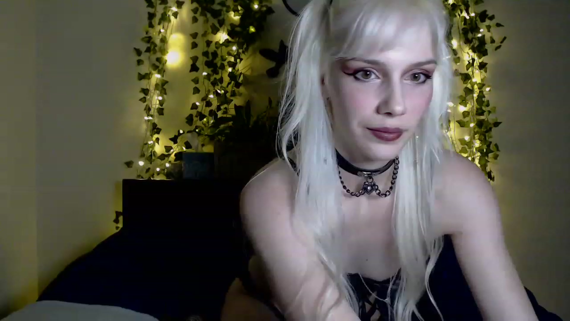 Gallery image thumbnail from PaperTigerRin's myfreecams stream on, 03/03/2023, 05:31 image 14 of 20