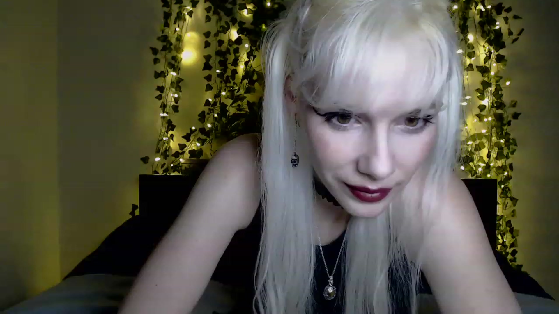 Gallery image thumbnail from PaperTigerRin's myfreecams stream on, 03/05/2023, 04:28 image 4 of 20