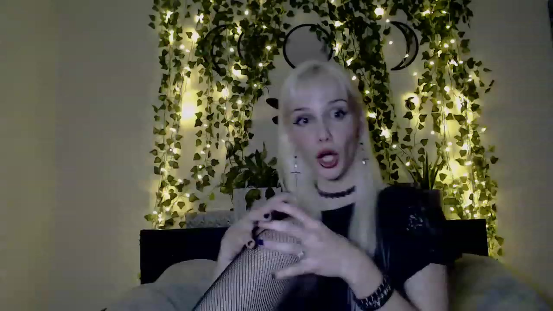 Gallery image thumbnail from PaperTigerRin's myfreecams stream on, 03/13/2023, 05:39 image 14 of 20