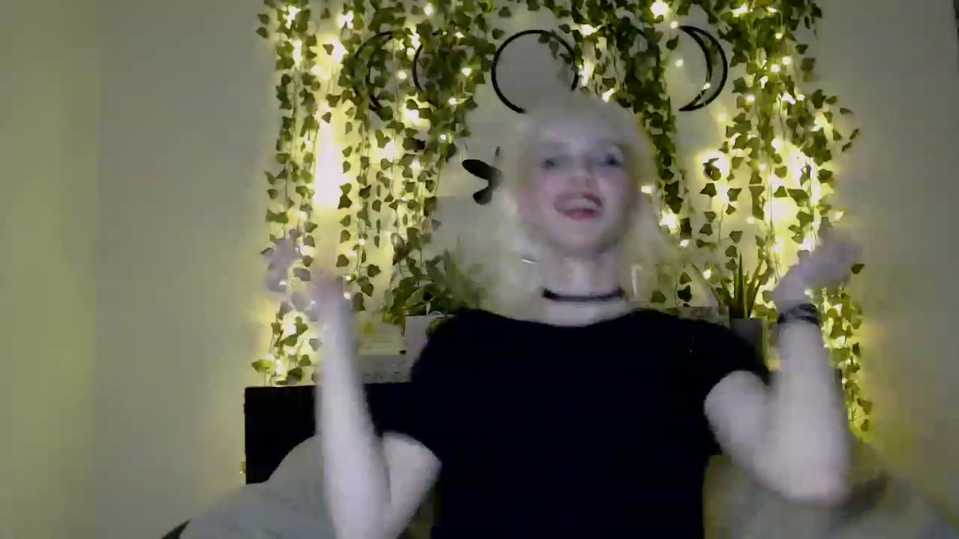 Gallery image thumbnail from PaperTigerRin's myfreecams stream on, 03/13/2023, 05:39 image 8 of 20