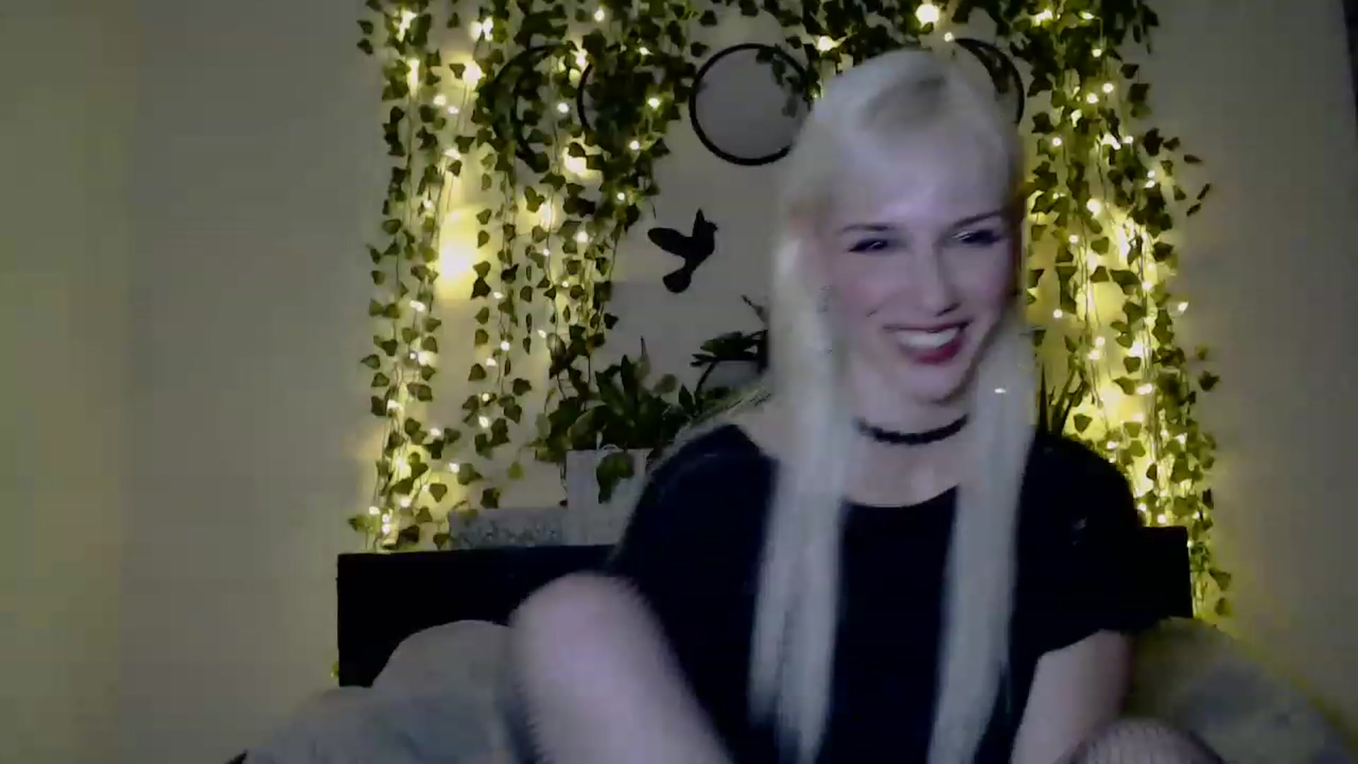 Gallery image thumbnail from PaperTigerRin's myfreecams stream on, 03/13/2023, 05:39 image 16 of 20