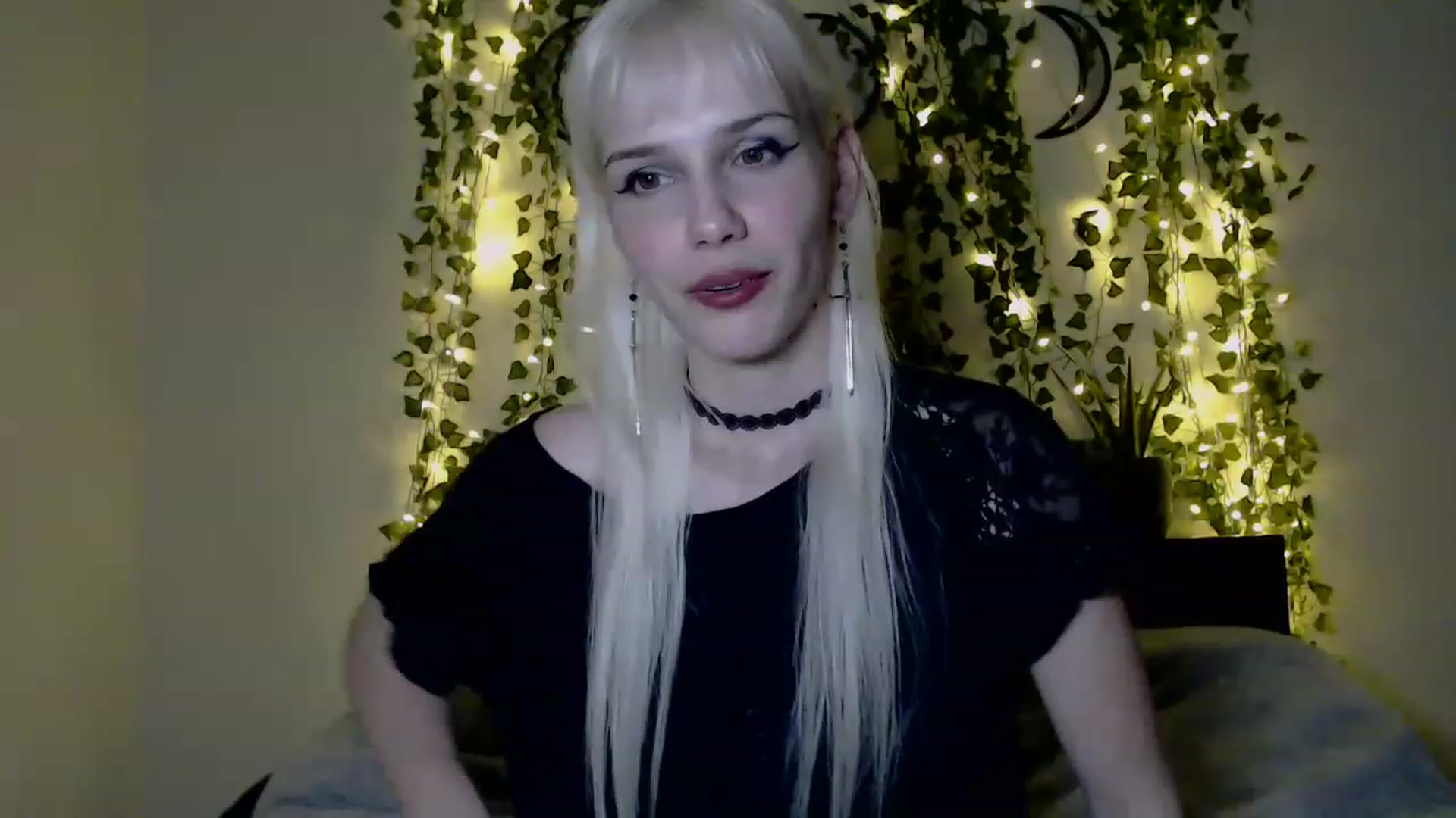 Gallery image thumbnail from PaperTigerRin's myfreecams stream on, 03/13/2023, 07:22 image 7 of 20